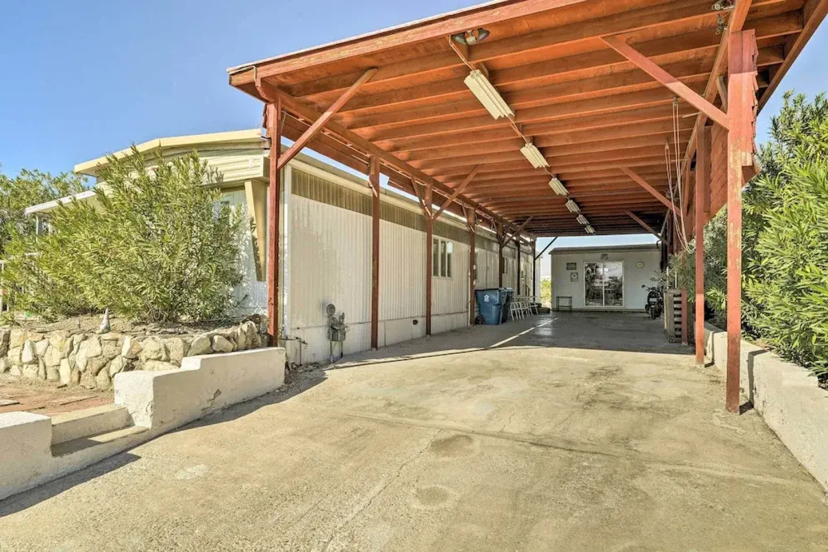 < 1 Mi to Lake Havasu: Pet-friendly Home