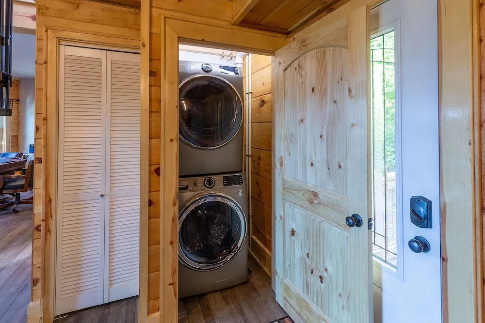 Stunning 2BR Cabin with Mountain Views