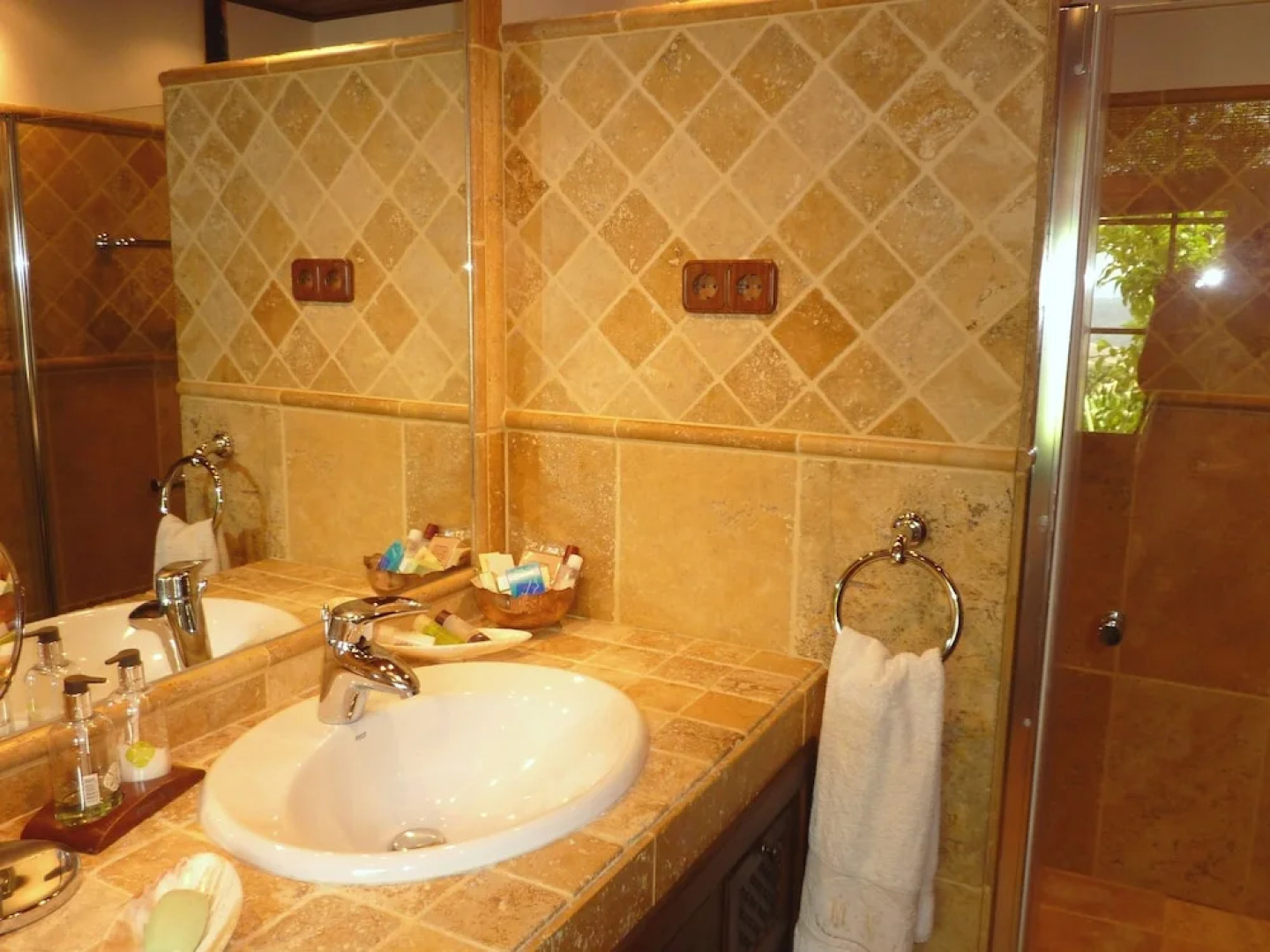 Luxury Villa with Great Mountain Views, Pool, Sauna, Jacuzzi And Padel Court