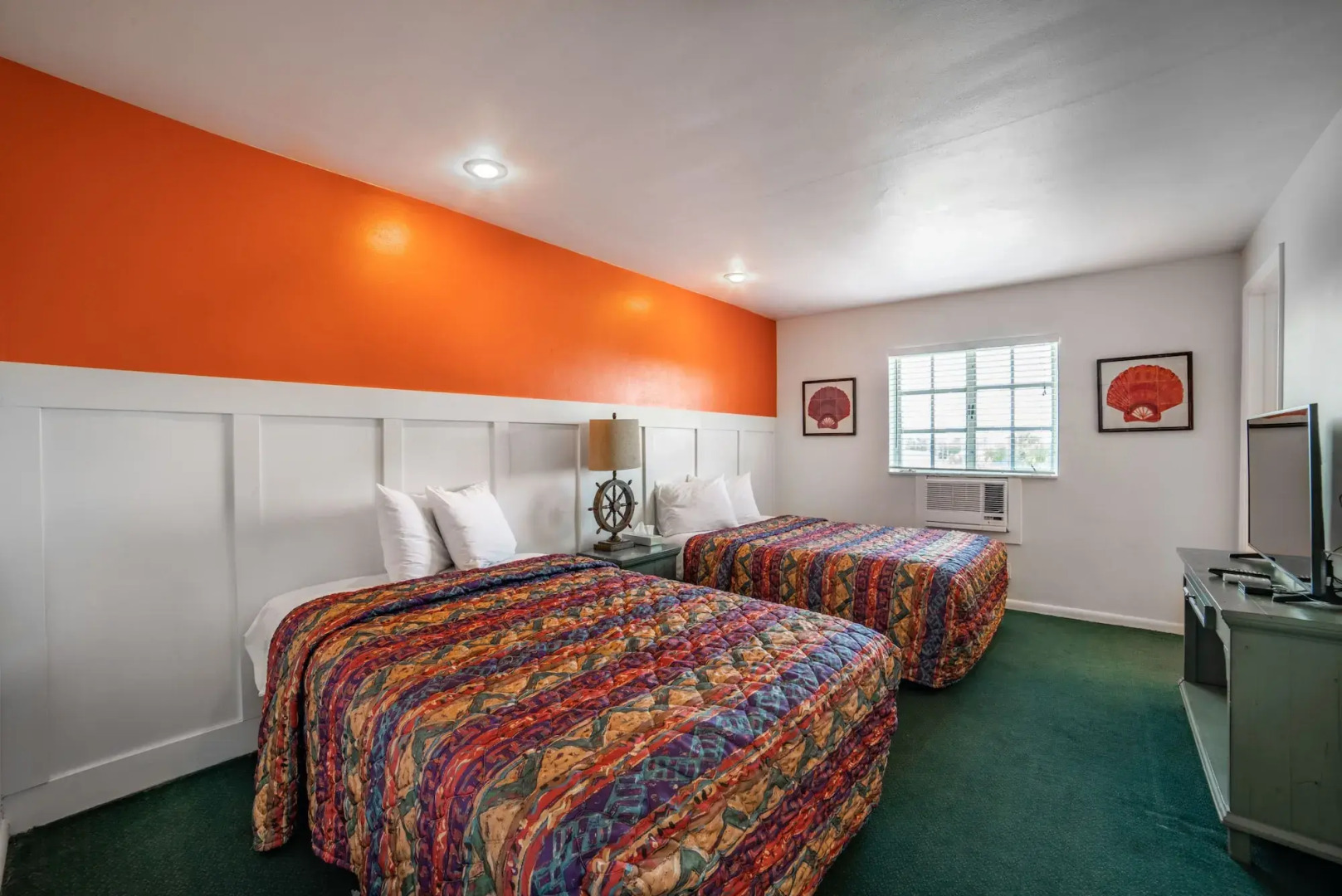 Captain's Table Hotel