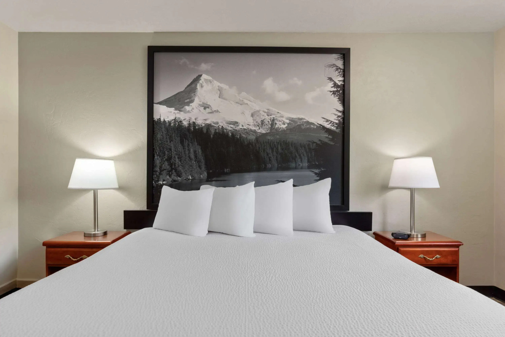 Super 8 by Wyndham Roseburg