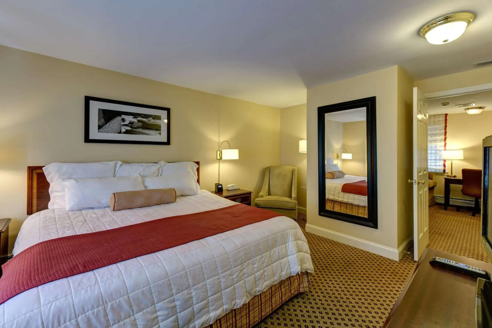 Port Inn and Suites Portsmouth, an Ascend Collection Hotel