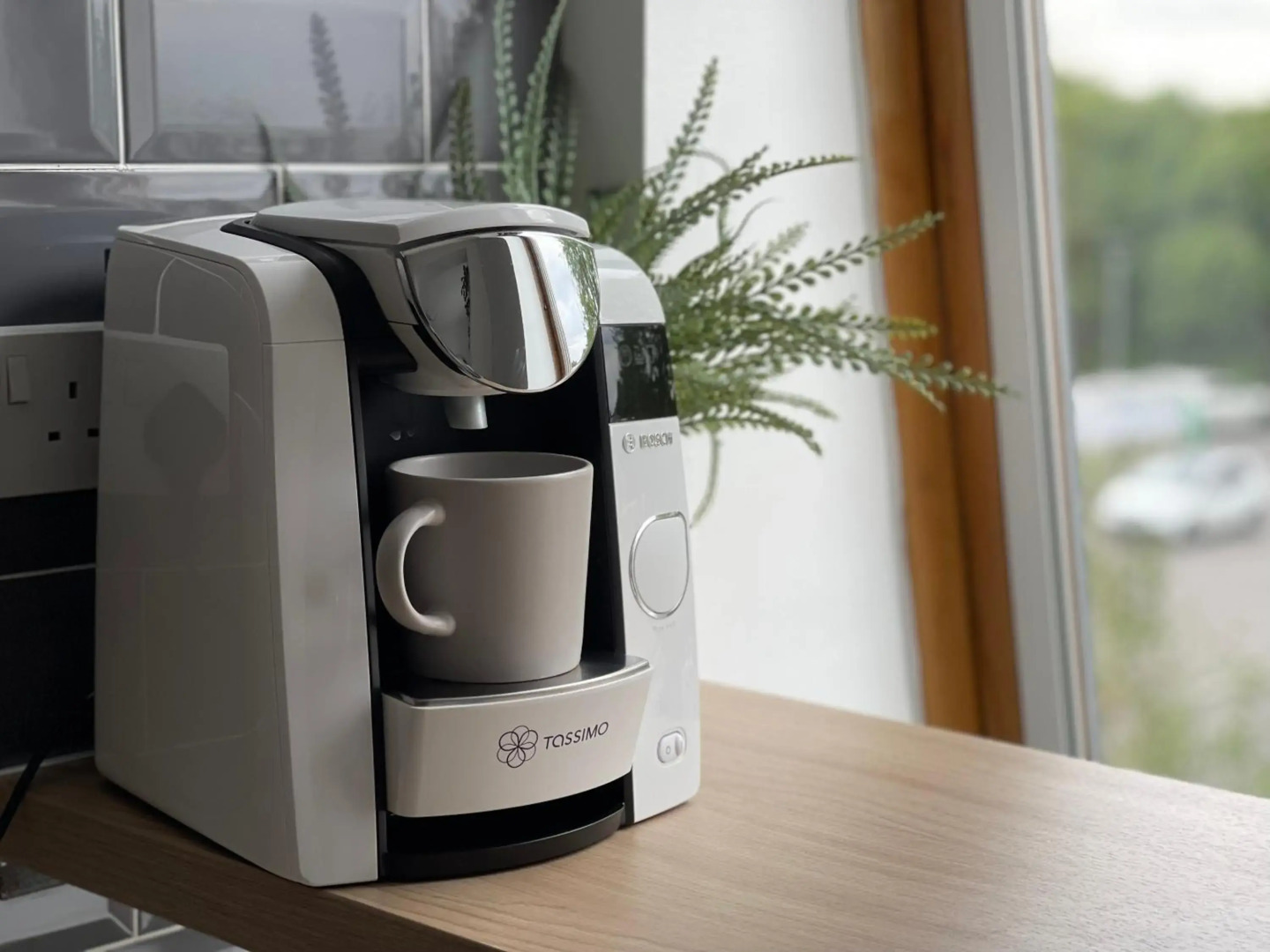 No. 8 - Top Floor Modern Apartment