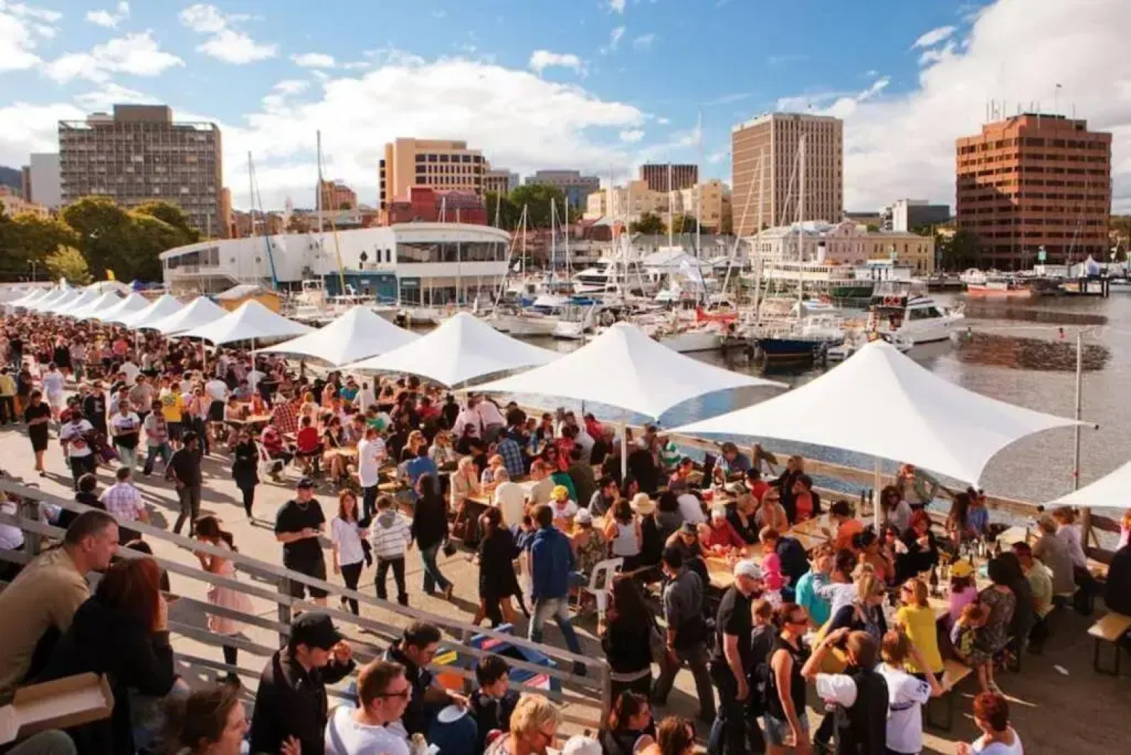 Best Location in Hobart! Luxury 4 bedroom with stunning views