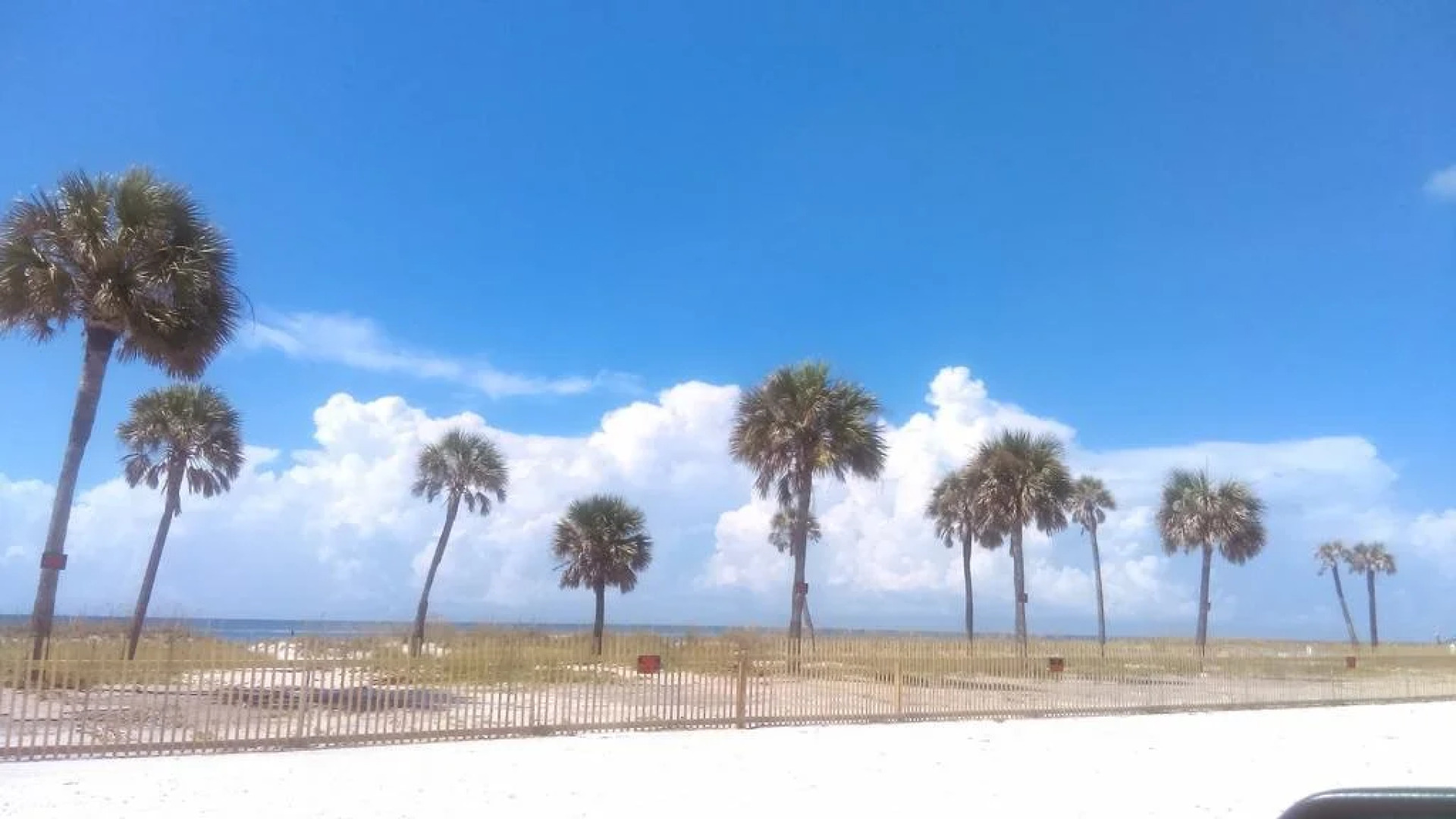 Super 6 Inn & Suites