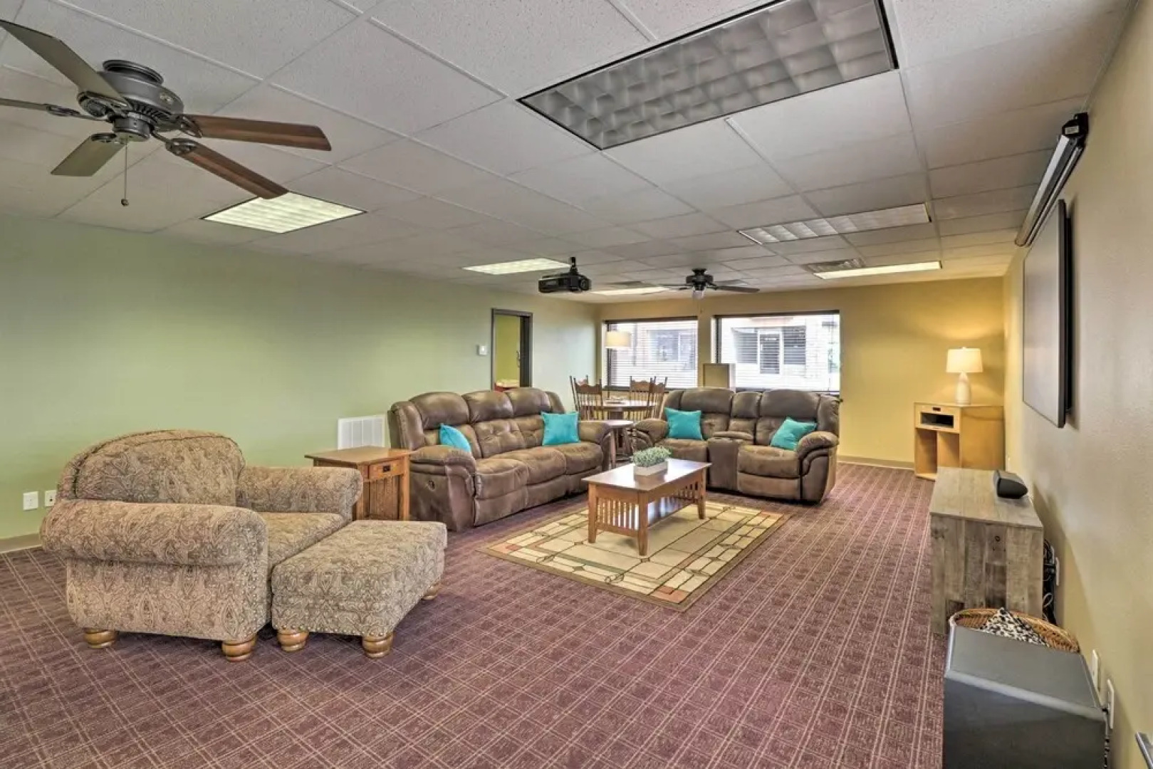 Roomy Multi-family Retreat in Dtwn Mountain Home!