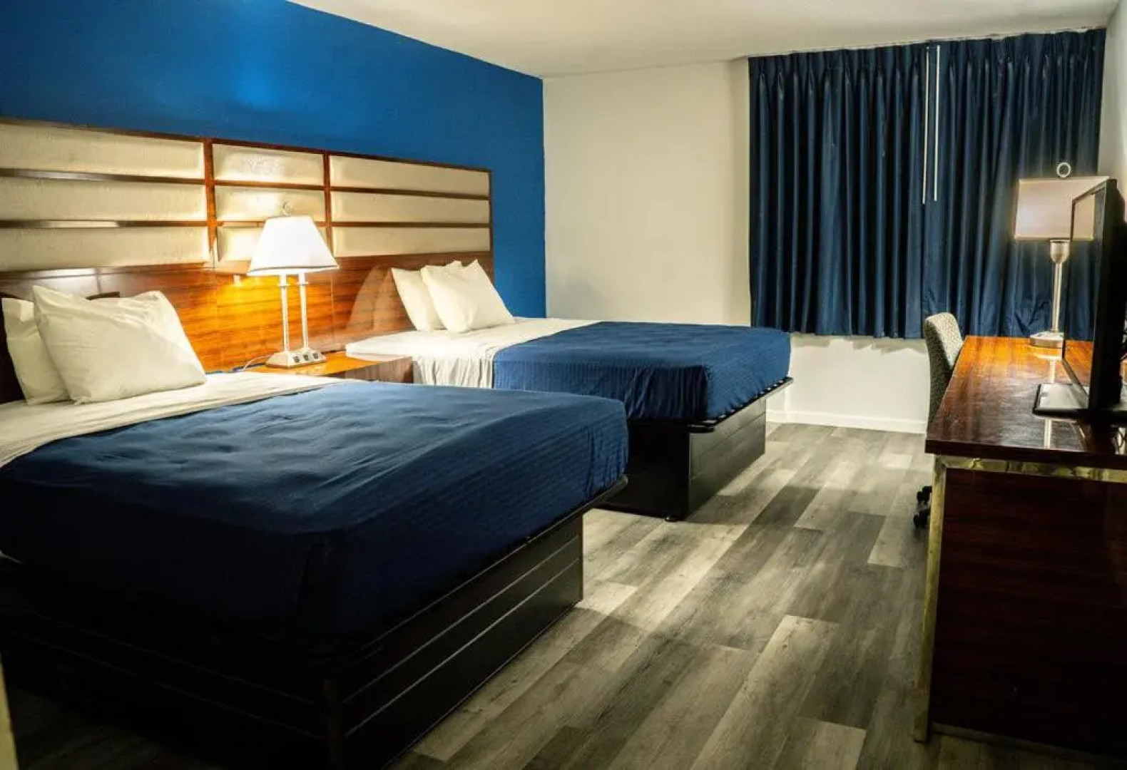 The Royal Inn & Suites