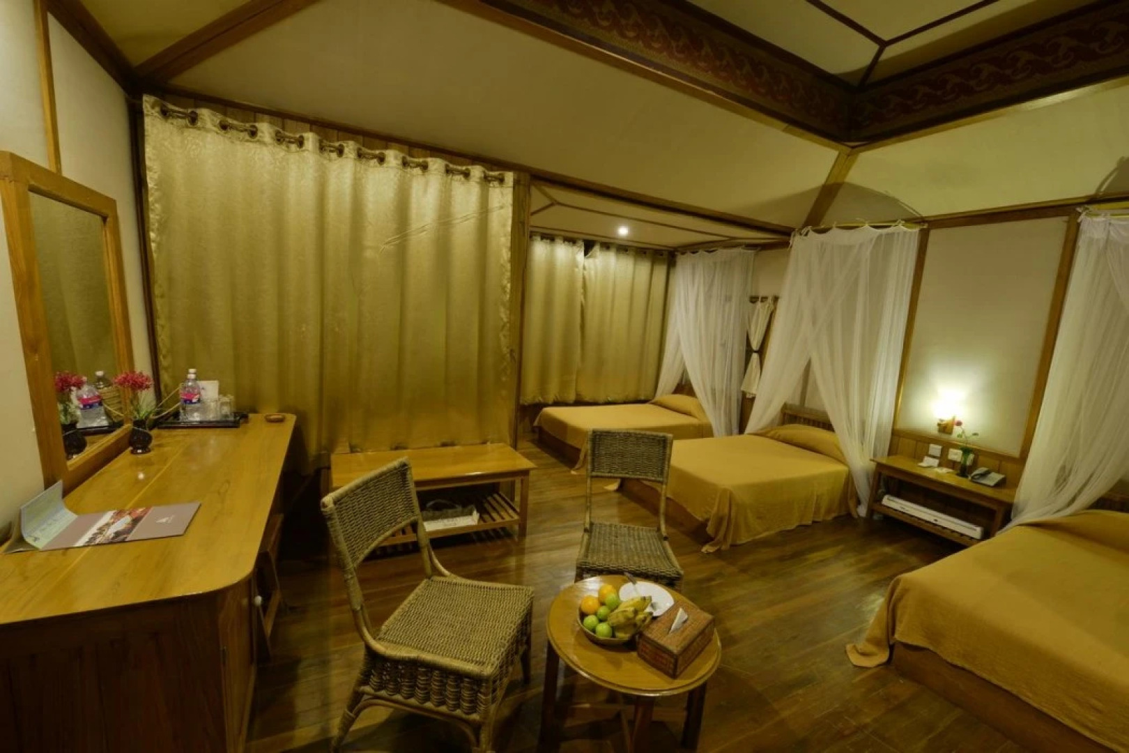 Shwe Inn Tha Floating Resort Hotel