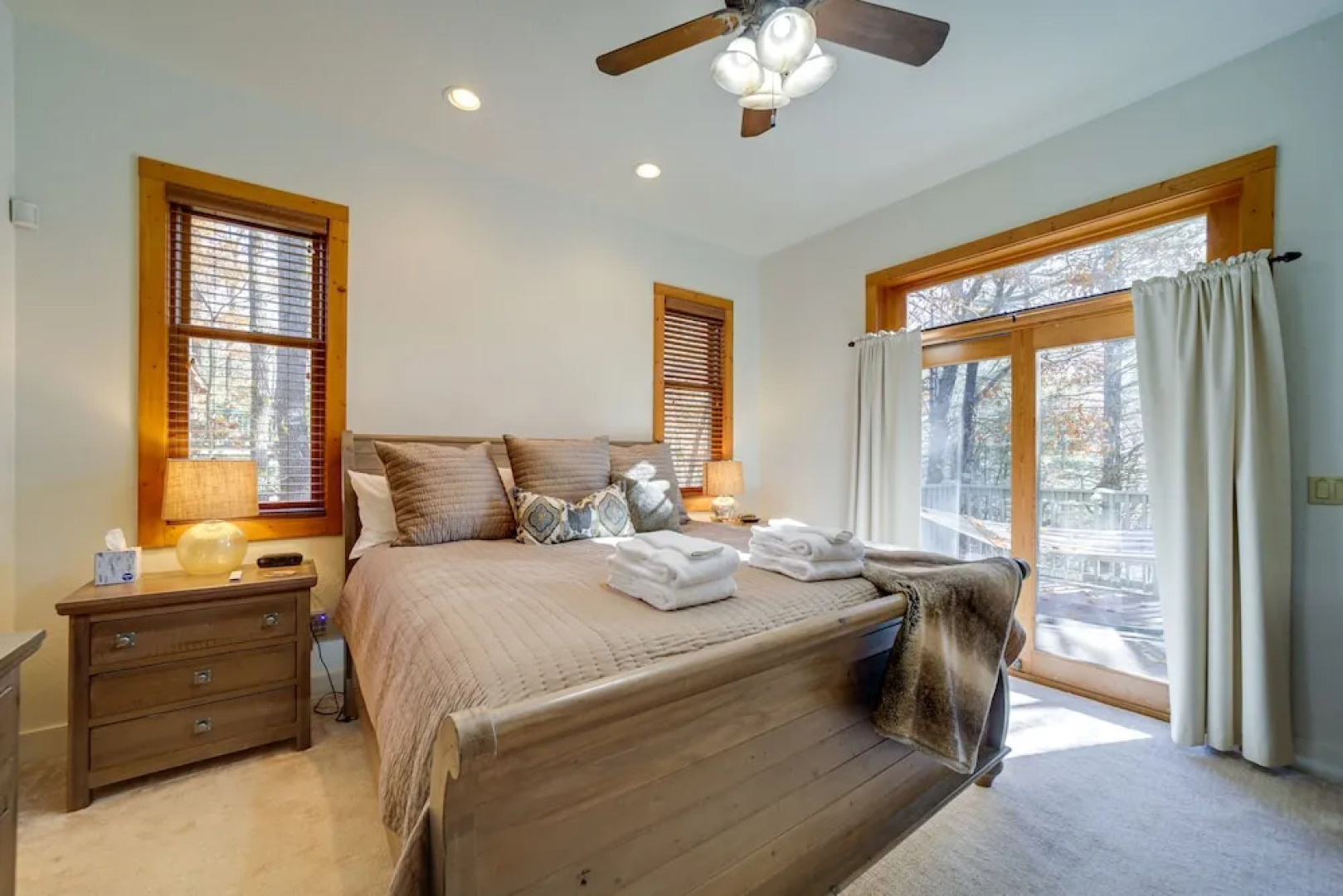 Sapphire Vacation Rental < 1 Mi to Whisper Lake!