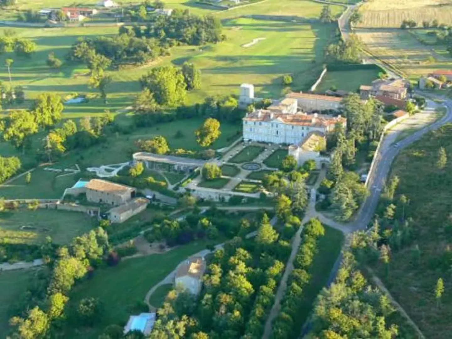 Magnificent Apartment in Castle With Garden, Swimming Pool and Next to Golf