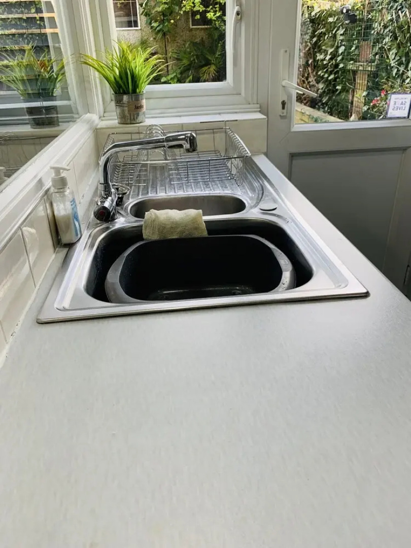 SA Today Farnham with Fibre Wi-Fi & Netflix