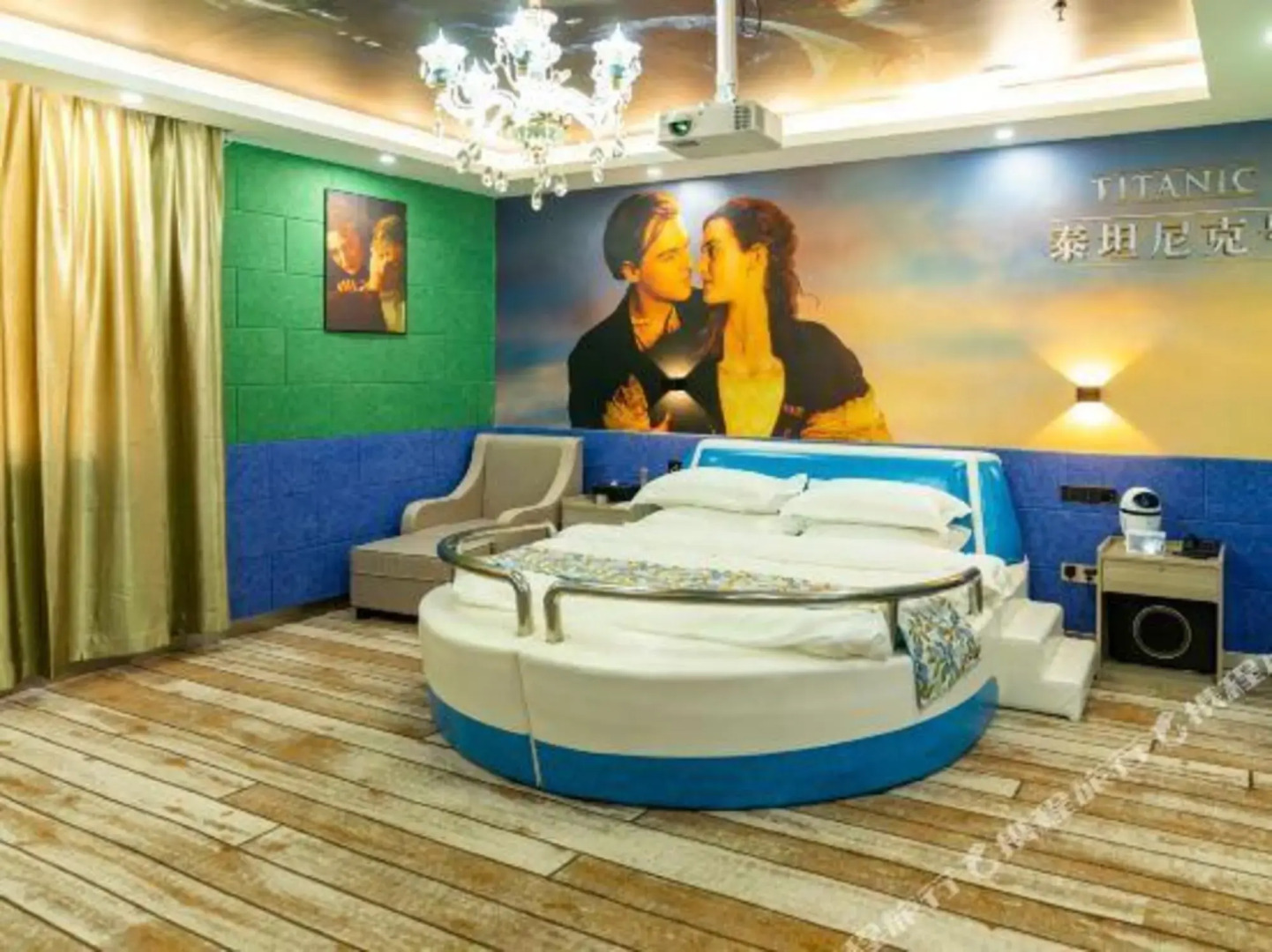 Qianshan Xinan Film Light Luxury Hotel