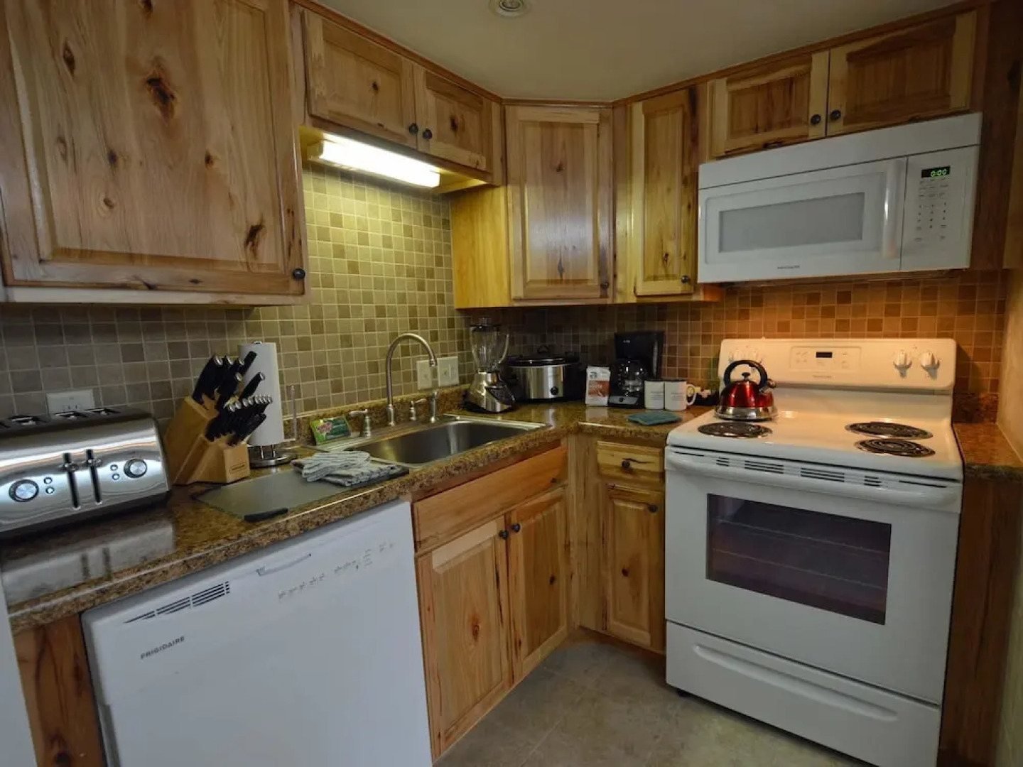 2 Br: Silvercreek 1215