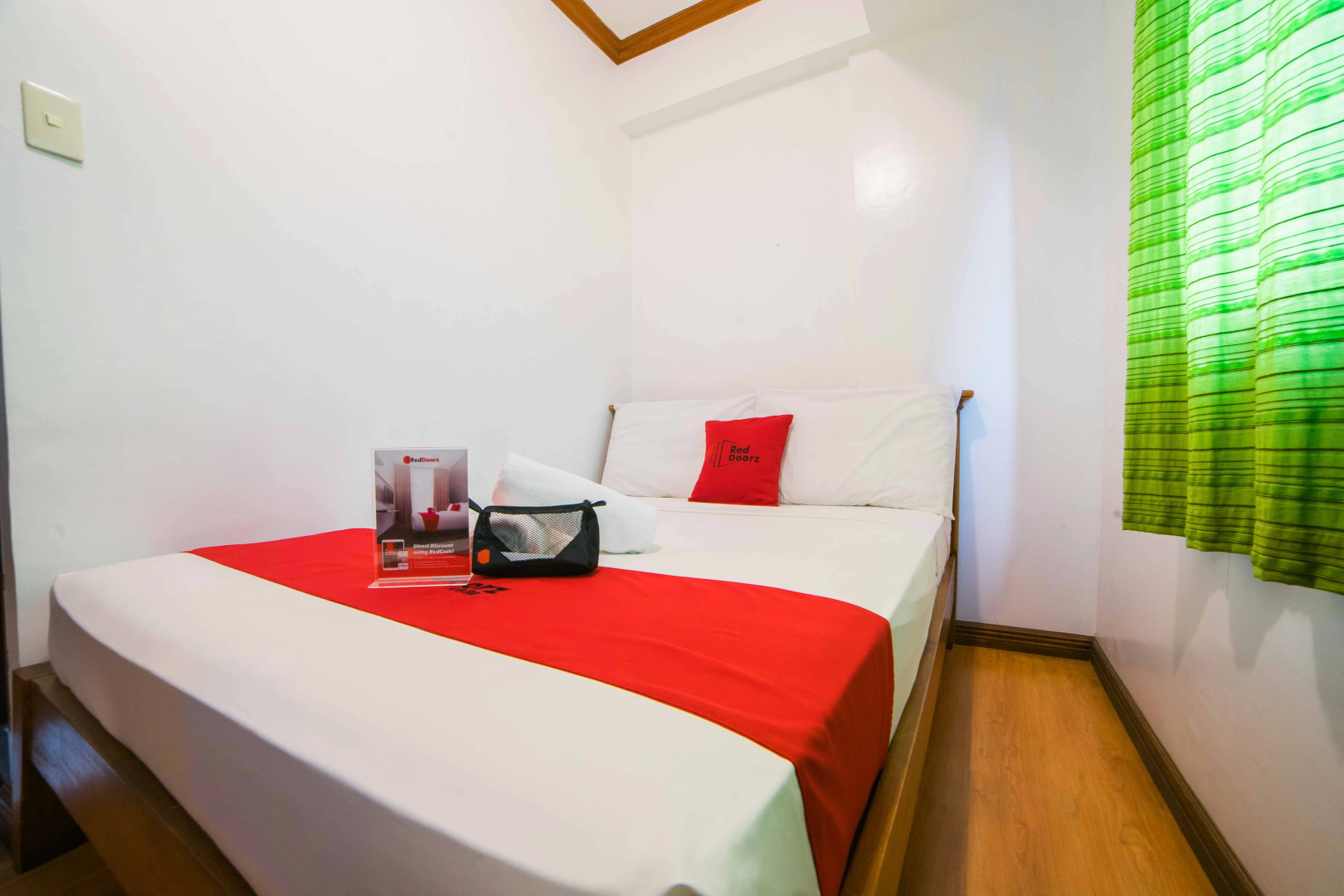 RedDoorz @ Moonwalk Paranaque