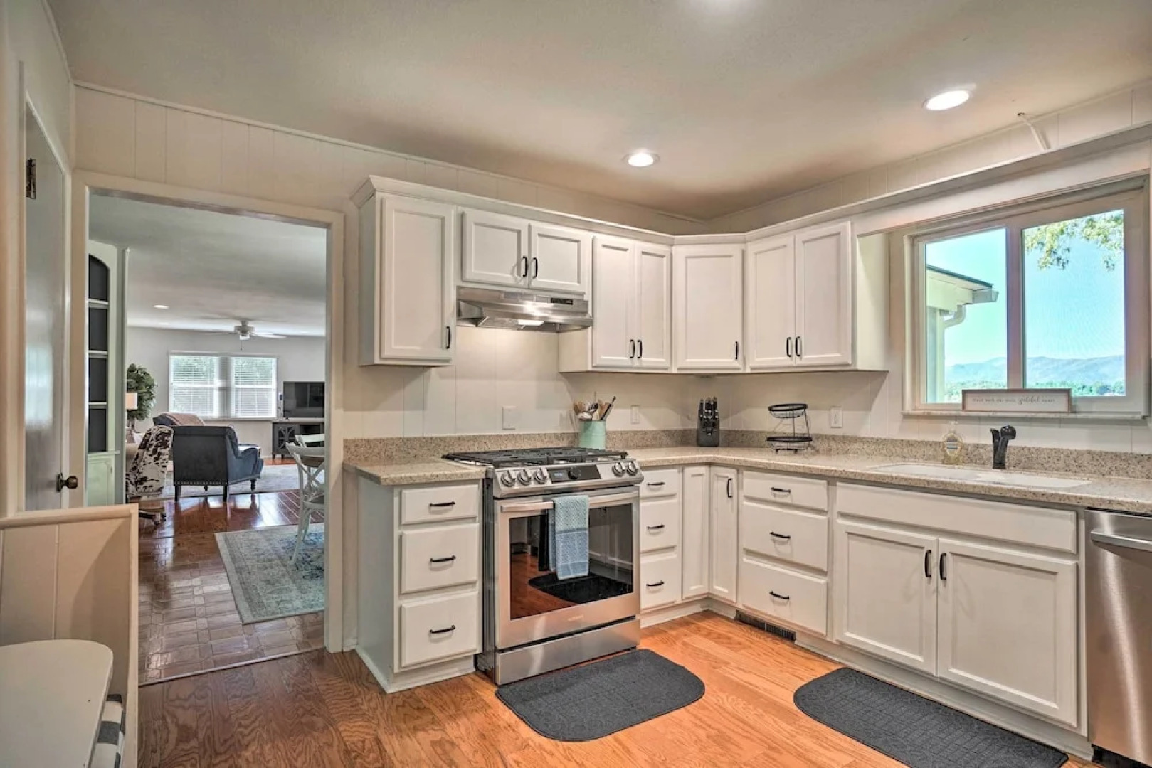 Hayesville Lake Getaway w/ Balcony & Mtn Views!