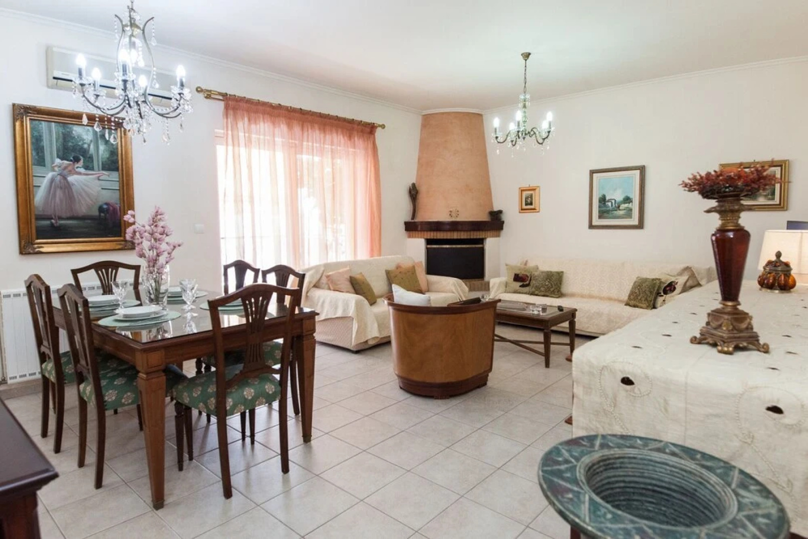 Deluxe 2 Bedroom apt in Petroupoli