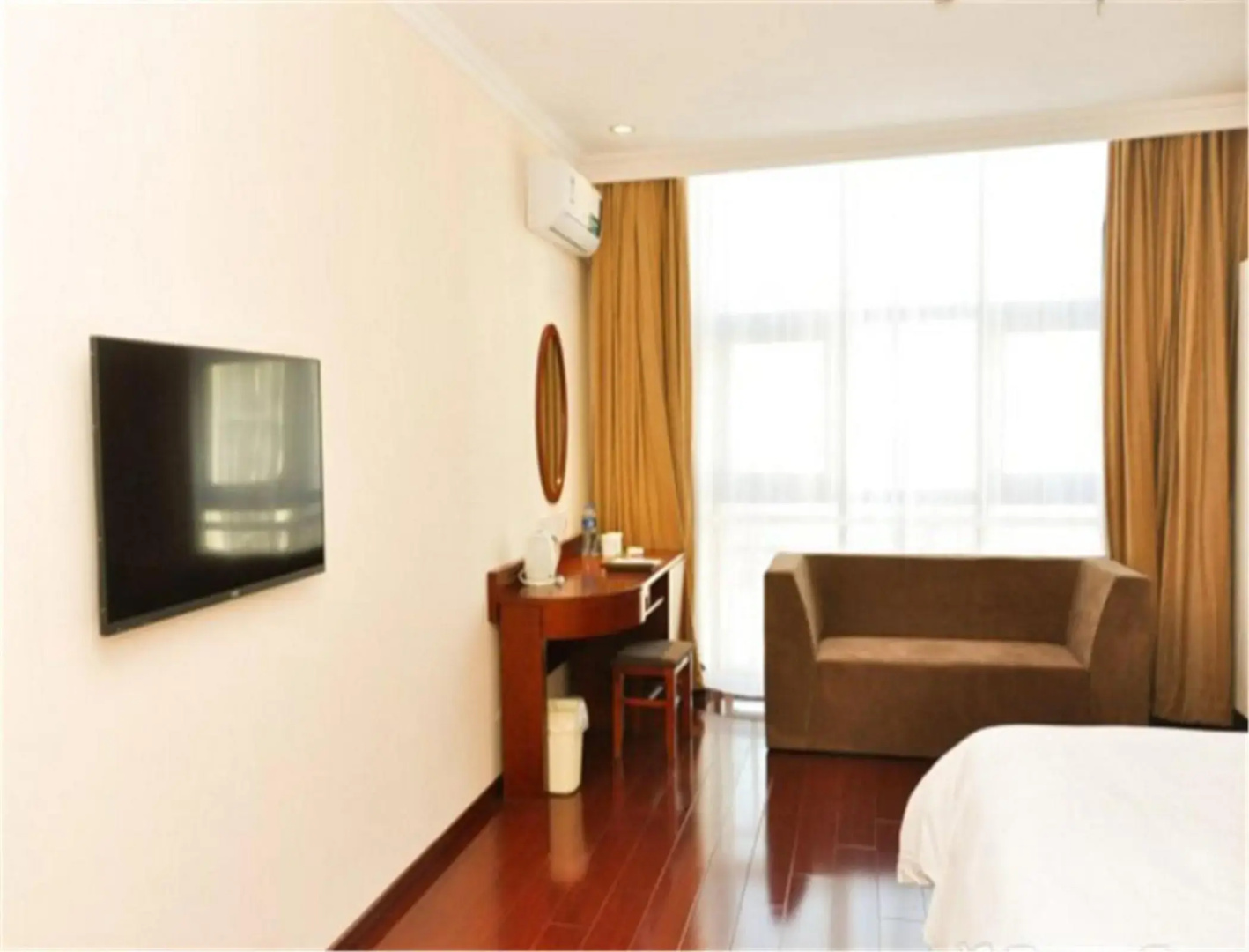 GreenTree Inn Chengde Railway Station Southeast Chengde Century City Business Hotel