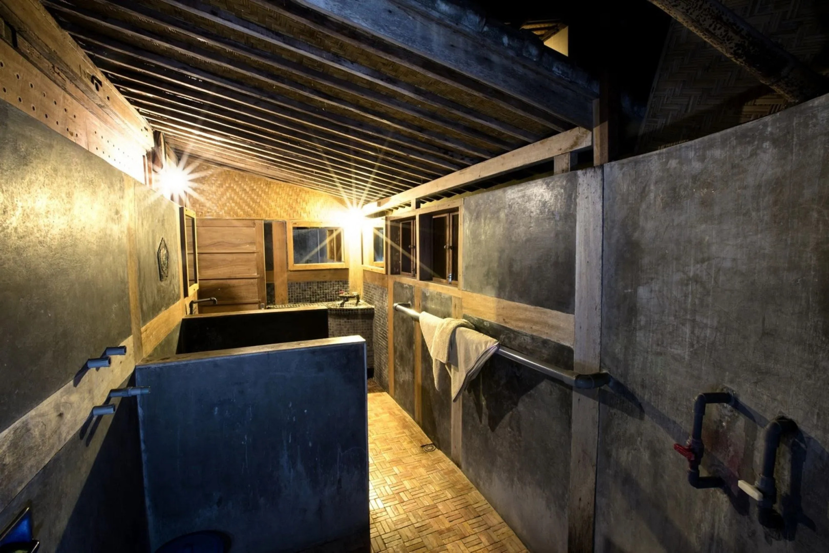 Pondok Pitaya Hotel, Surfing & Yoga