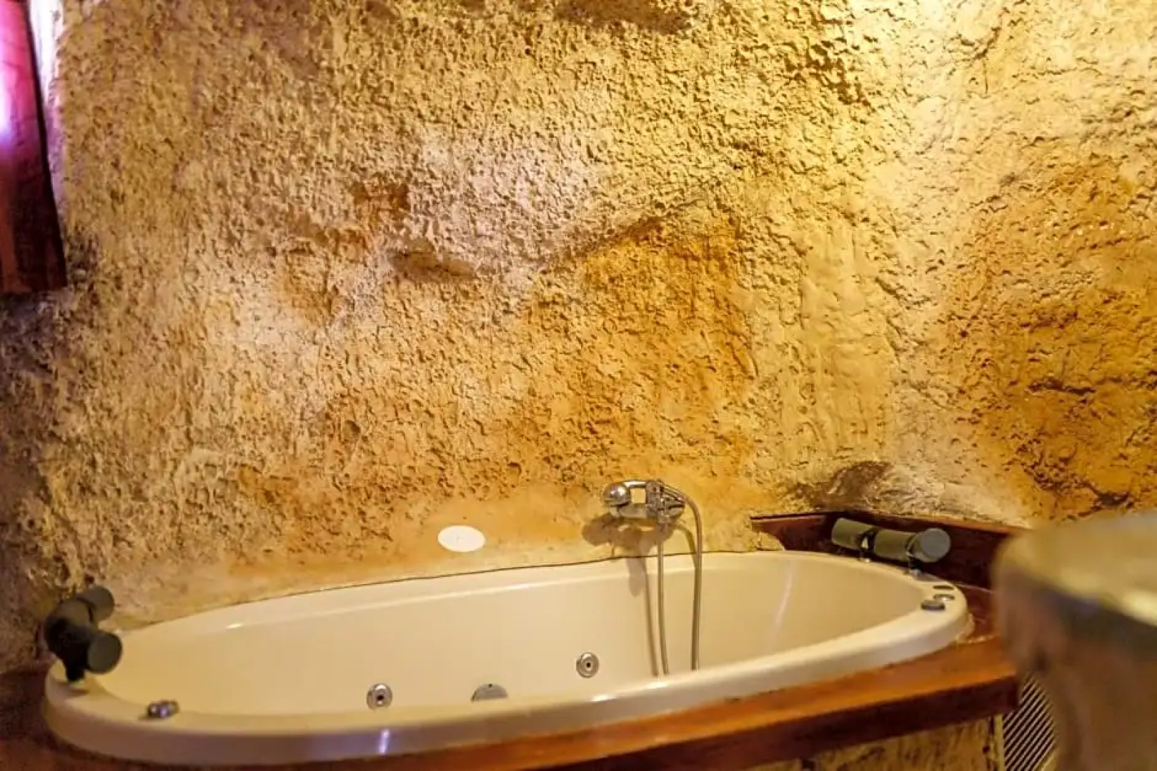 בקתות אירוח המערות - מושב חוסן מרשת V Club