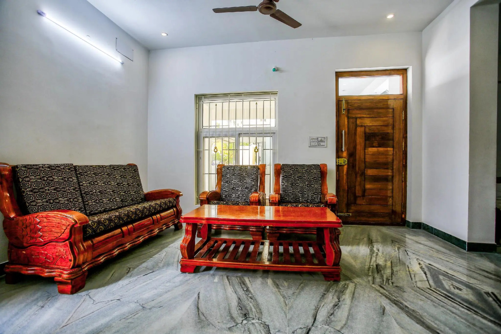 OYO 35931 Leo's Home Stay