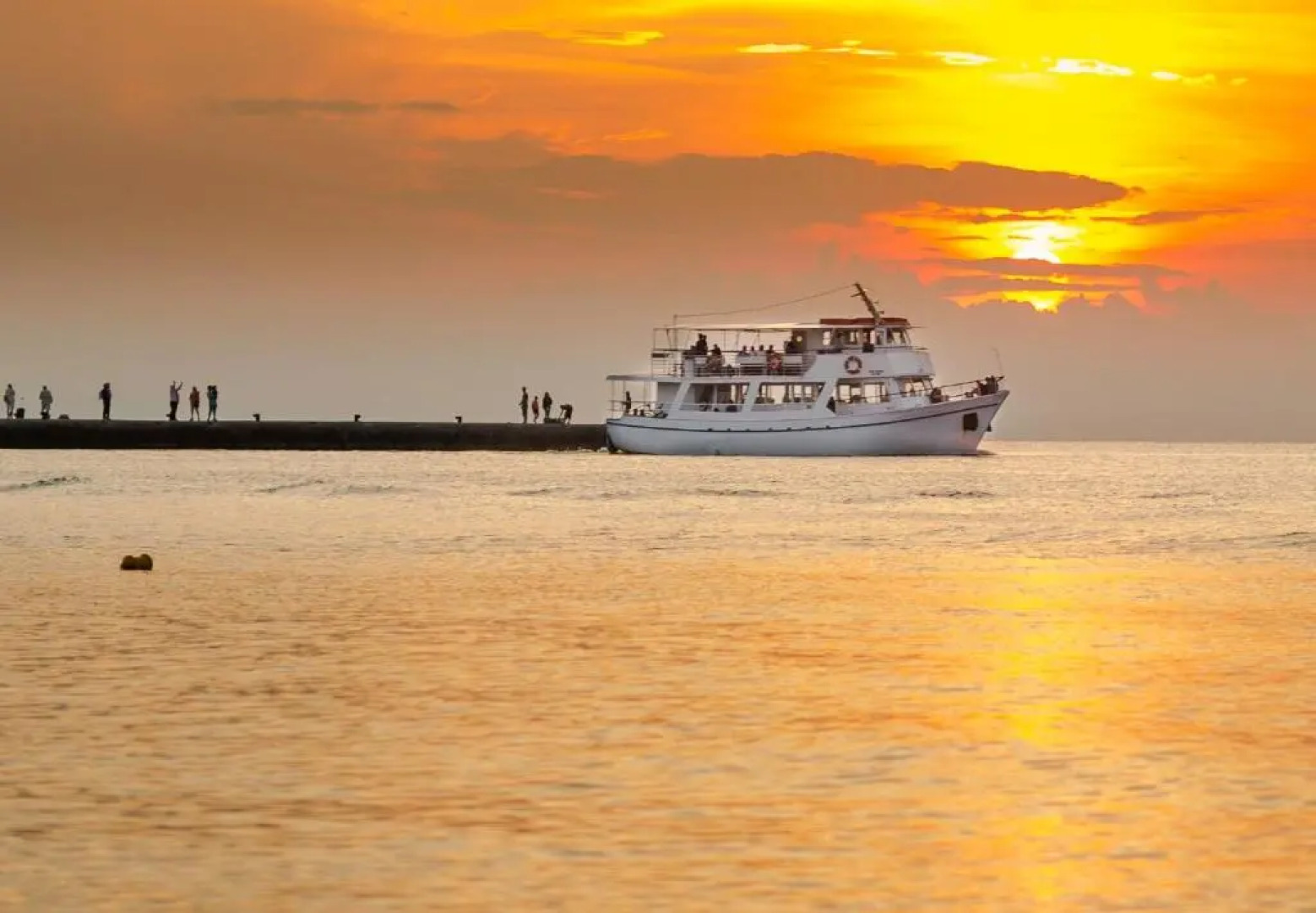 Eantos Studios and Suites