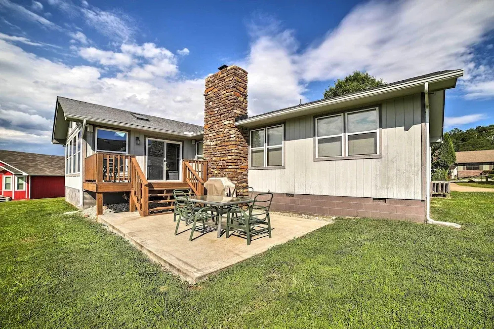 Holiday Island Home w/ Patio + Golf Course View!