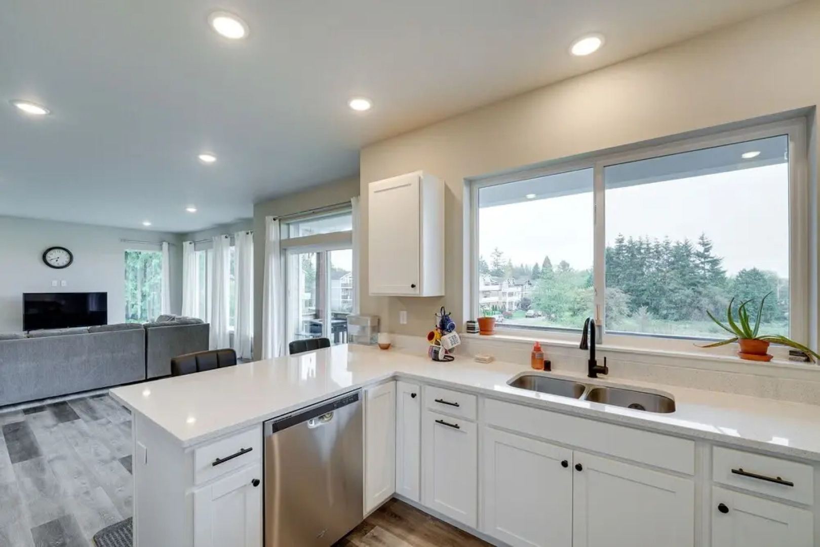 Modern Blaine Vacation Rental, 33 Mi to Vancouver!