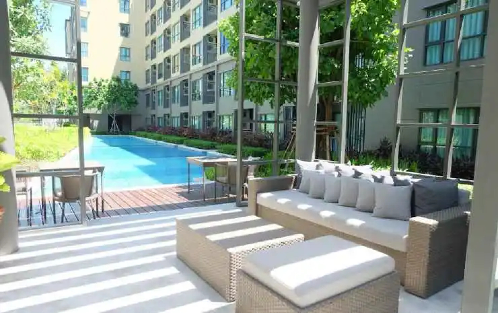 Rain Chaam Huahin by Jan Pool view เรน  หัวหิน WFH