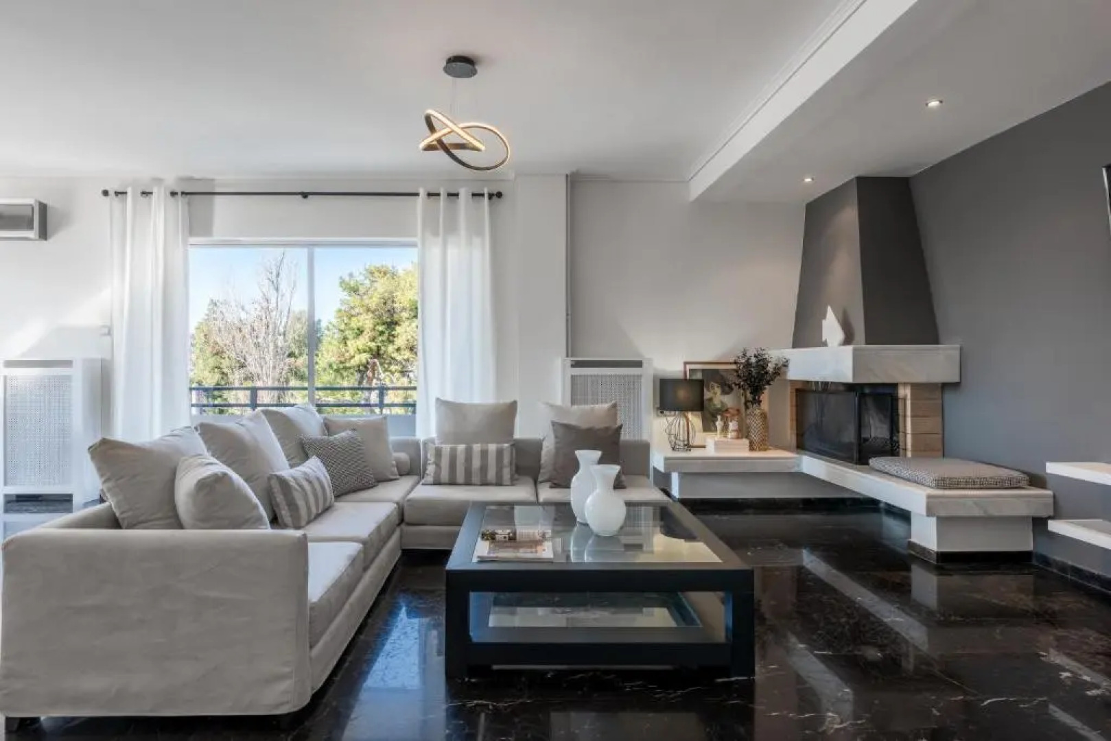 Elegant 3 Dbrm apt iin the Heart of Glyfada