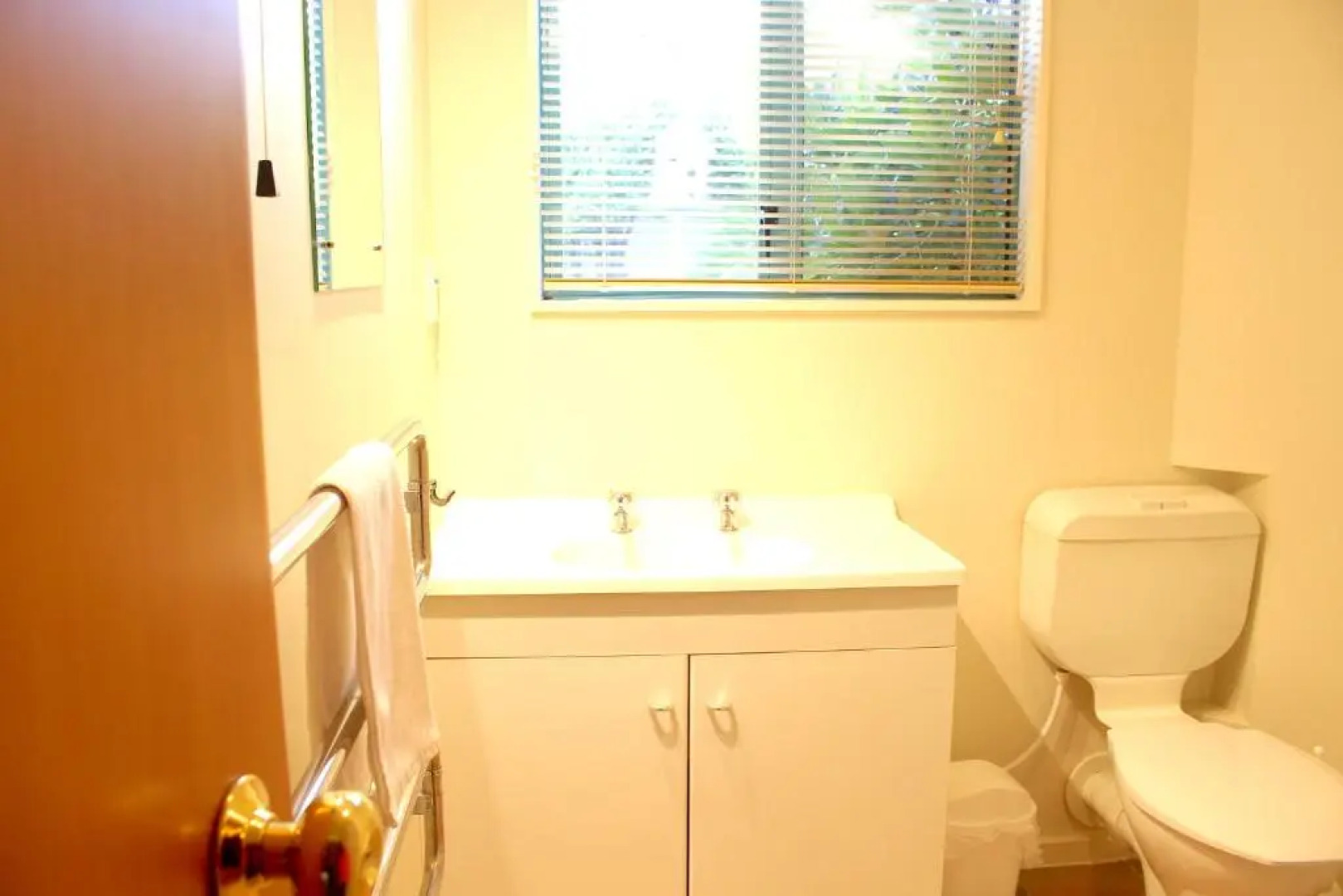 Les Troupes Apartments