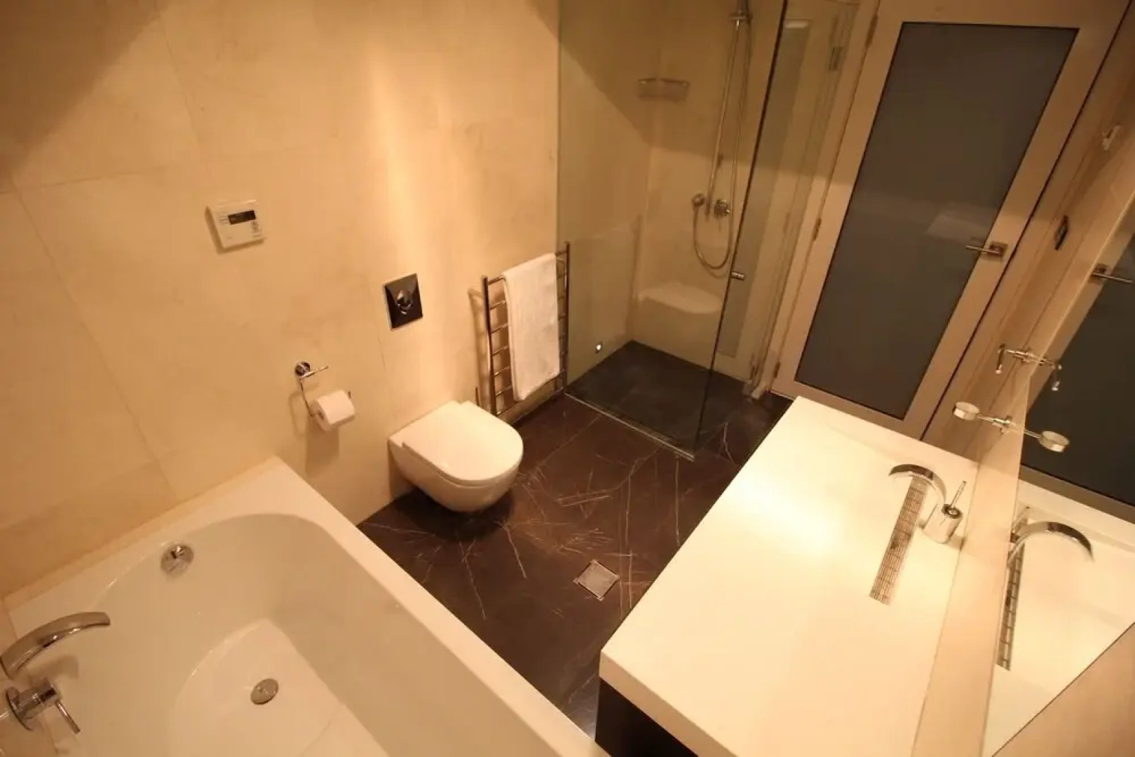 Sunny Sandy Bay Apartment