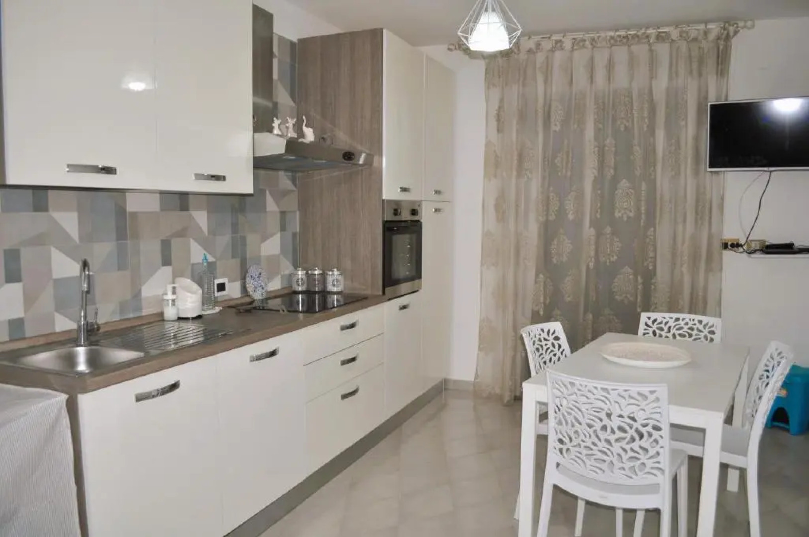 Anna's home 2 - Luminoso appartamento nel centro storico