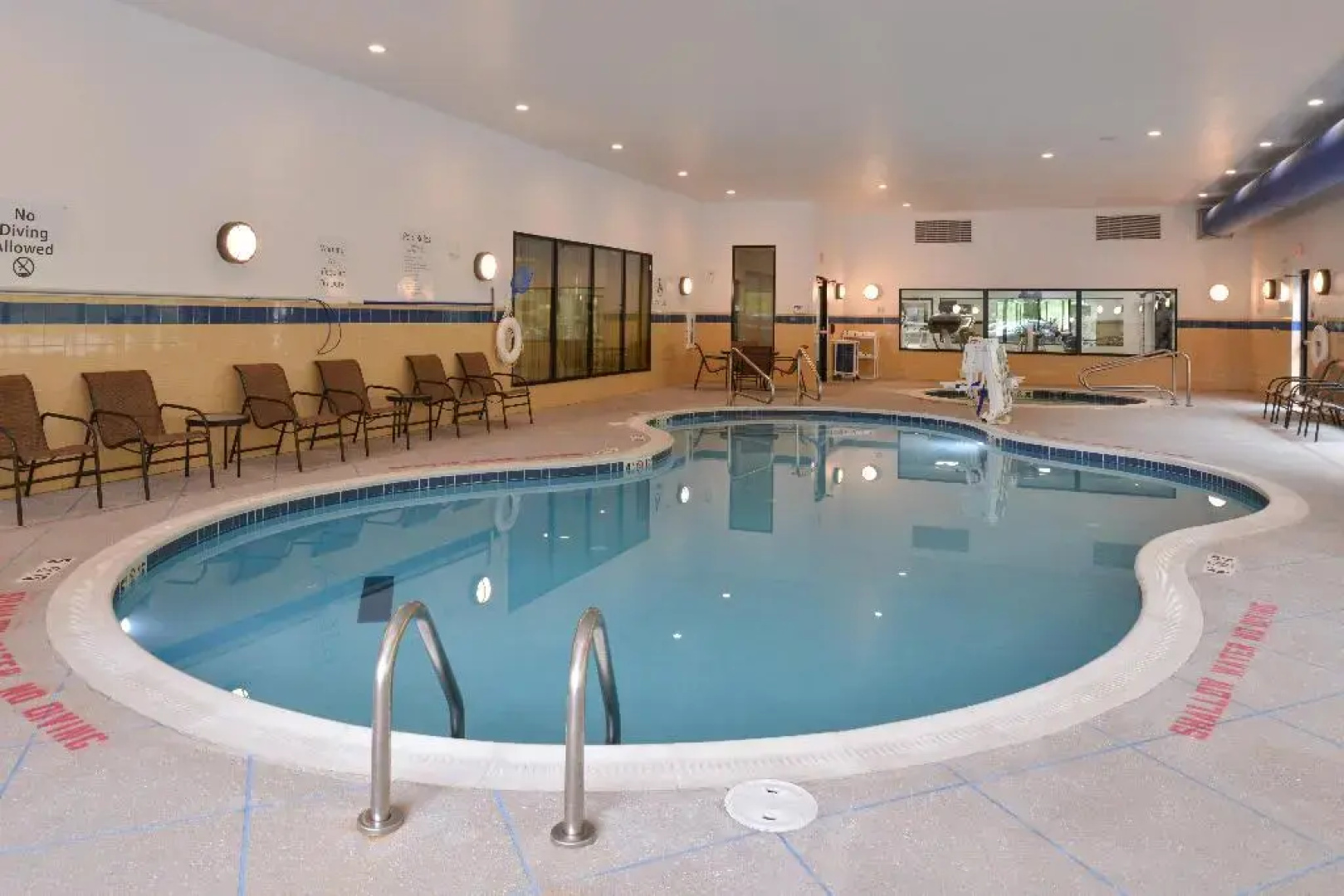 Holiday Inn Express & Suites Washington - Meadow Lands by IHG