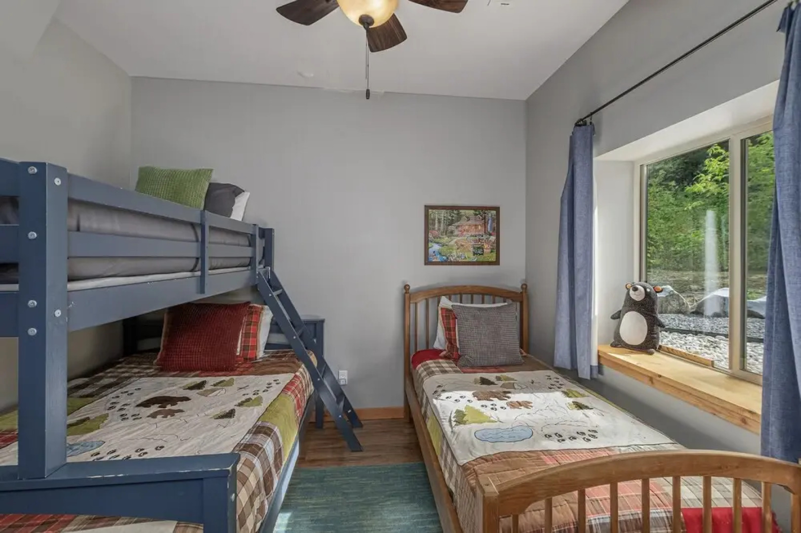 Bearfoot Chalet 3 Bedroom Home by NW Comfy Cabins