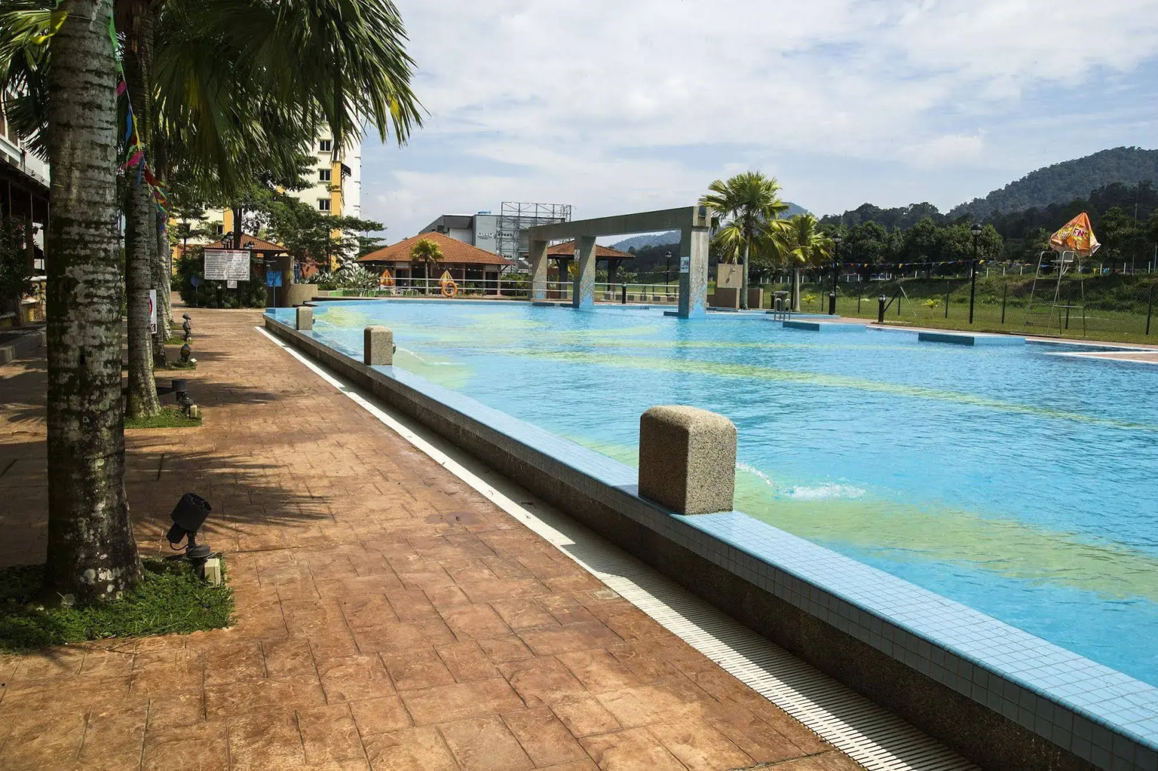 Suria Service Apartment Hotel
