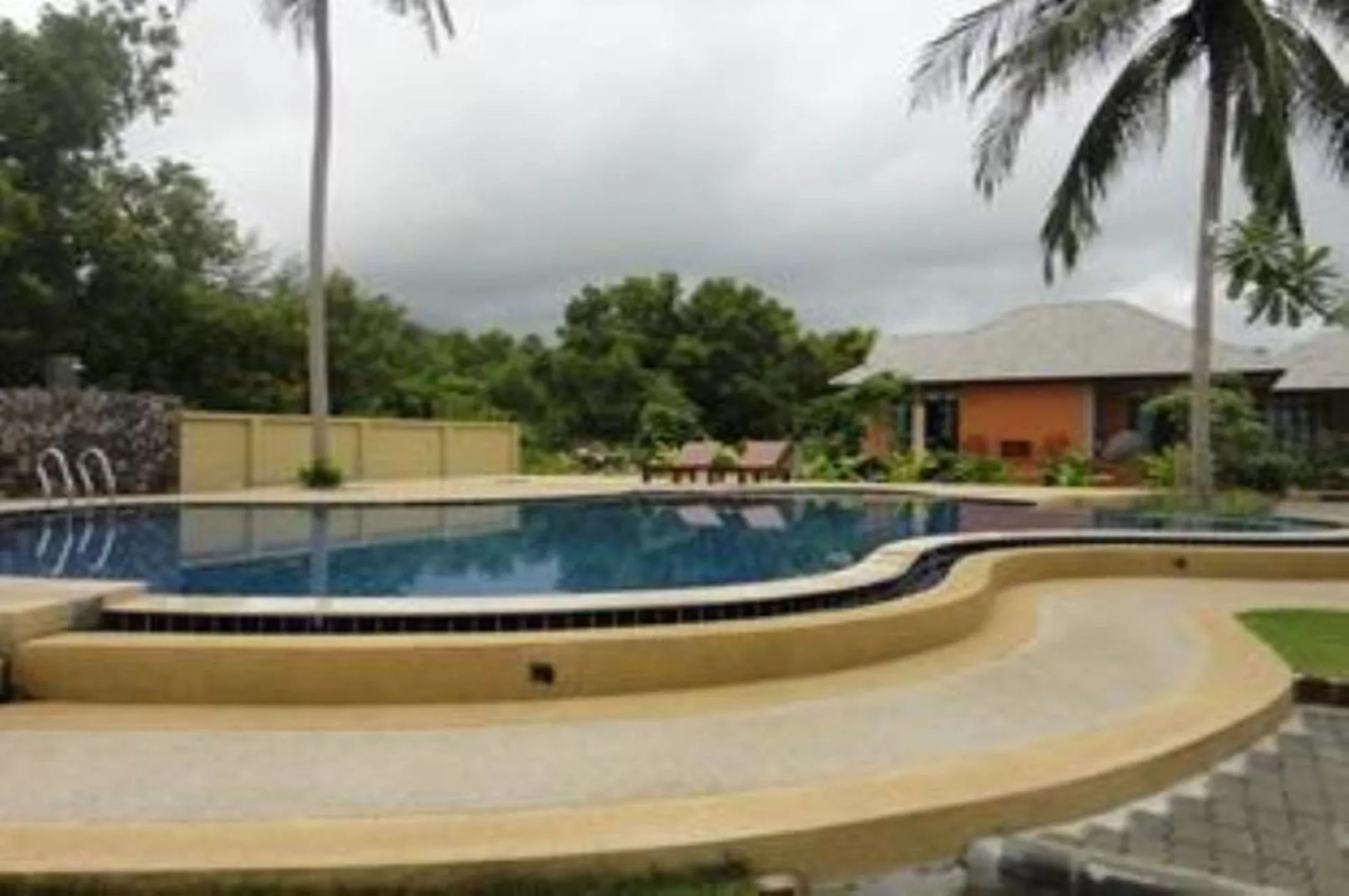 Khanom Sunrise Beach Hotel