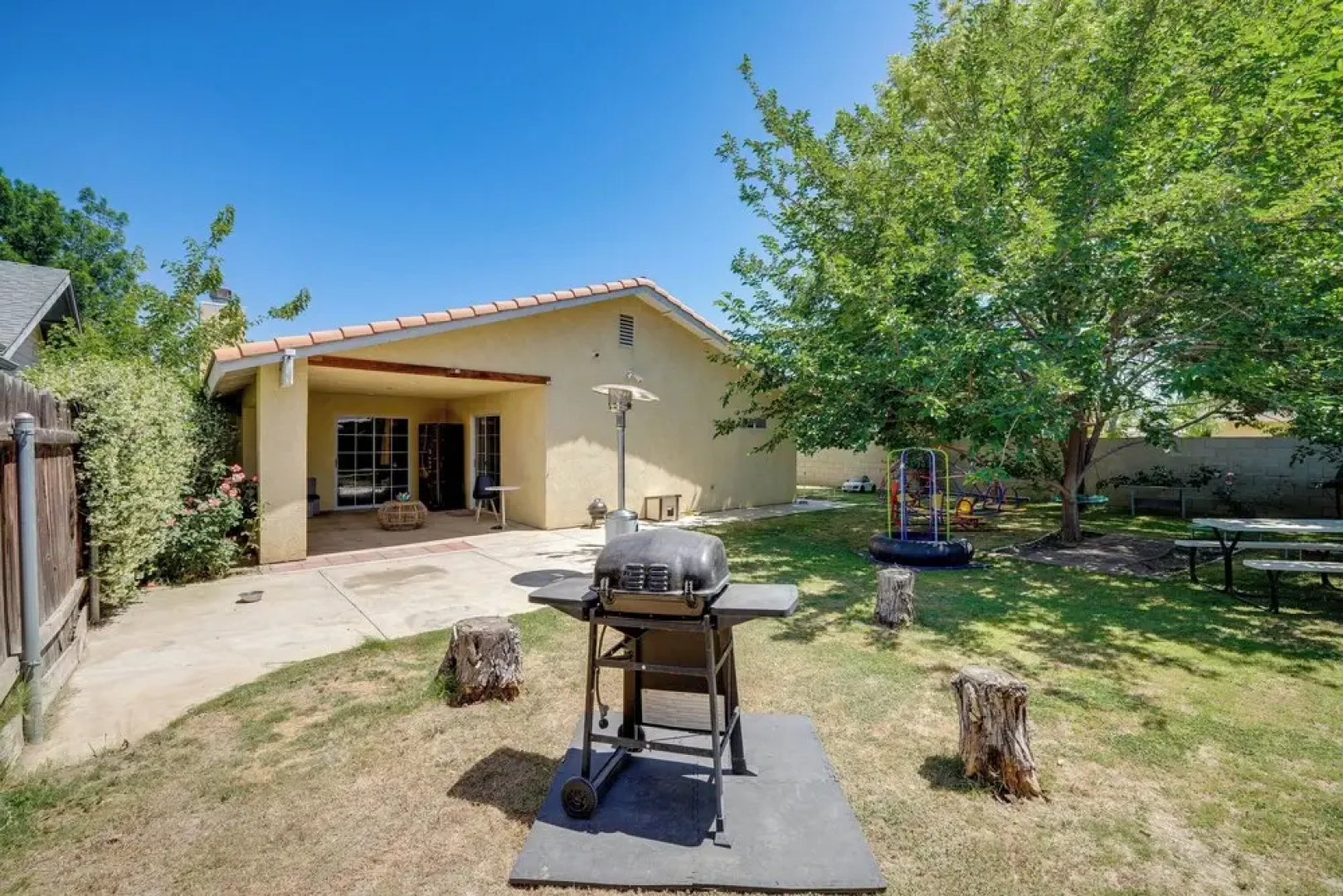 Fun-filled Backyard: Bakersfield Family Haven!
