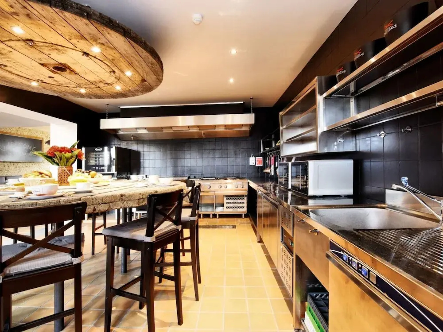 Fancy Holiday Home in Sainte-cecile With Pool House & Indoor Pool