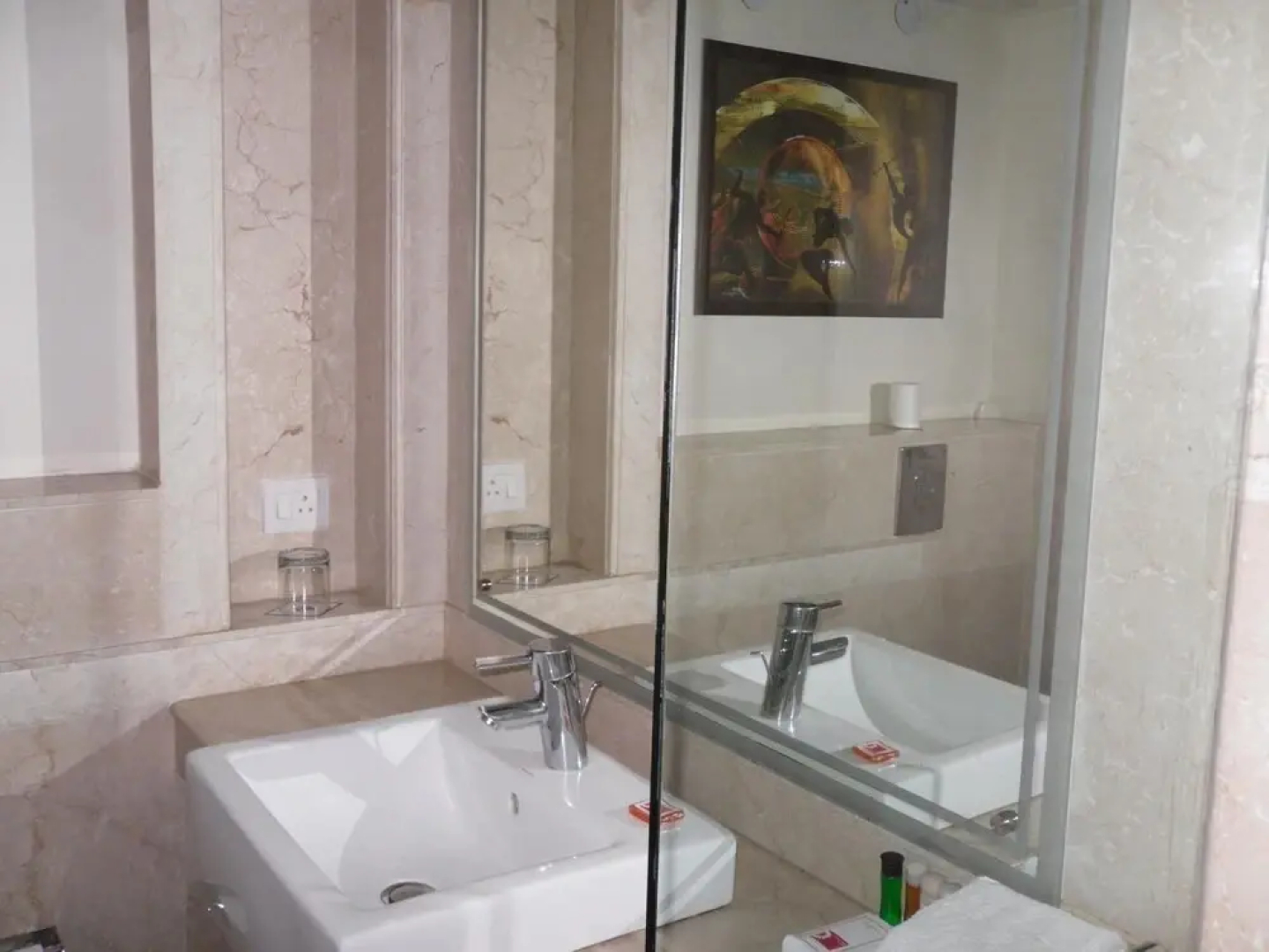 Karon Hotel - Lajpat Nagar