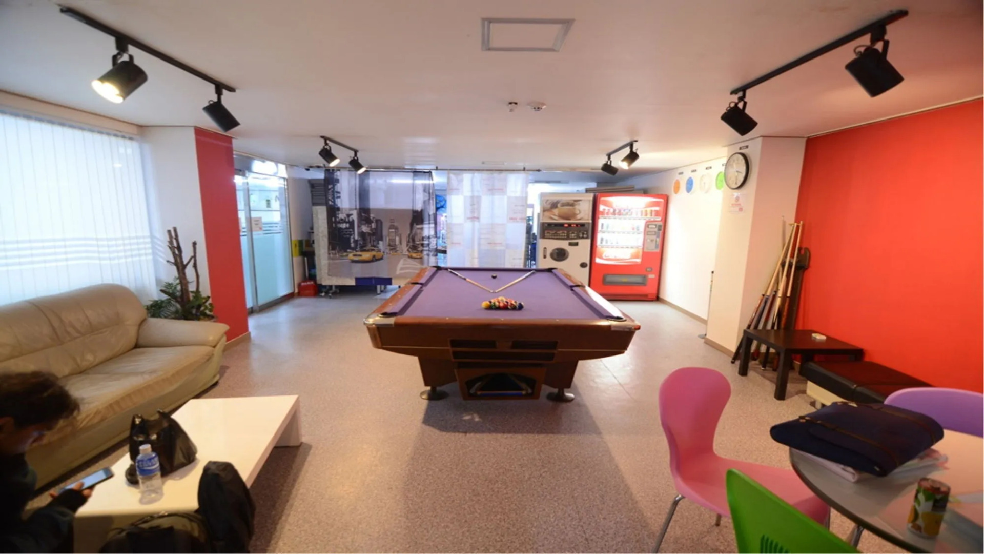 Kimchee Downtown Guesthouse - Hostel