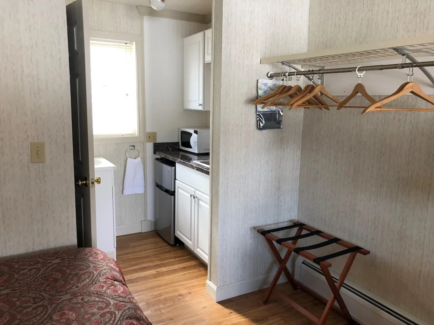 Island Pond Country Inn (Formerly the Lakefront Inn & Motel)