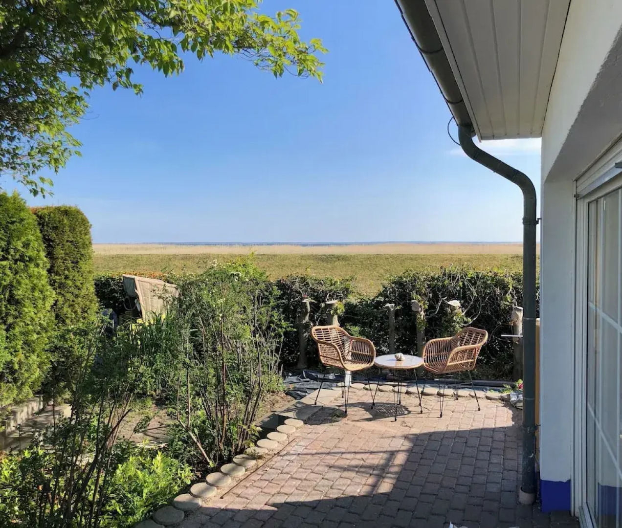 Serene Waterview Retreat 2 Bedrooms in Mönkebude, Germany