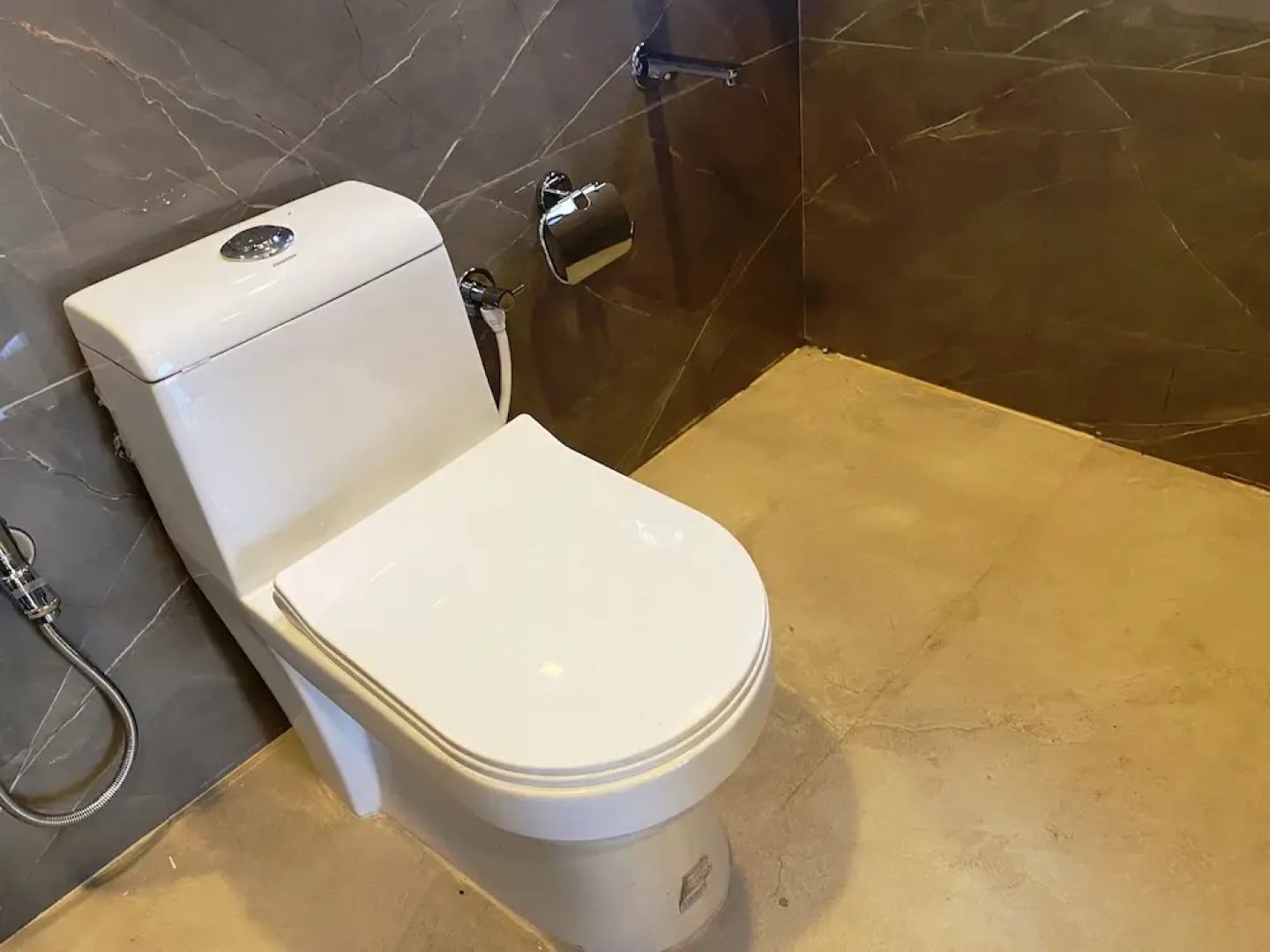 The Grand Sarovar Inn and Suites