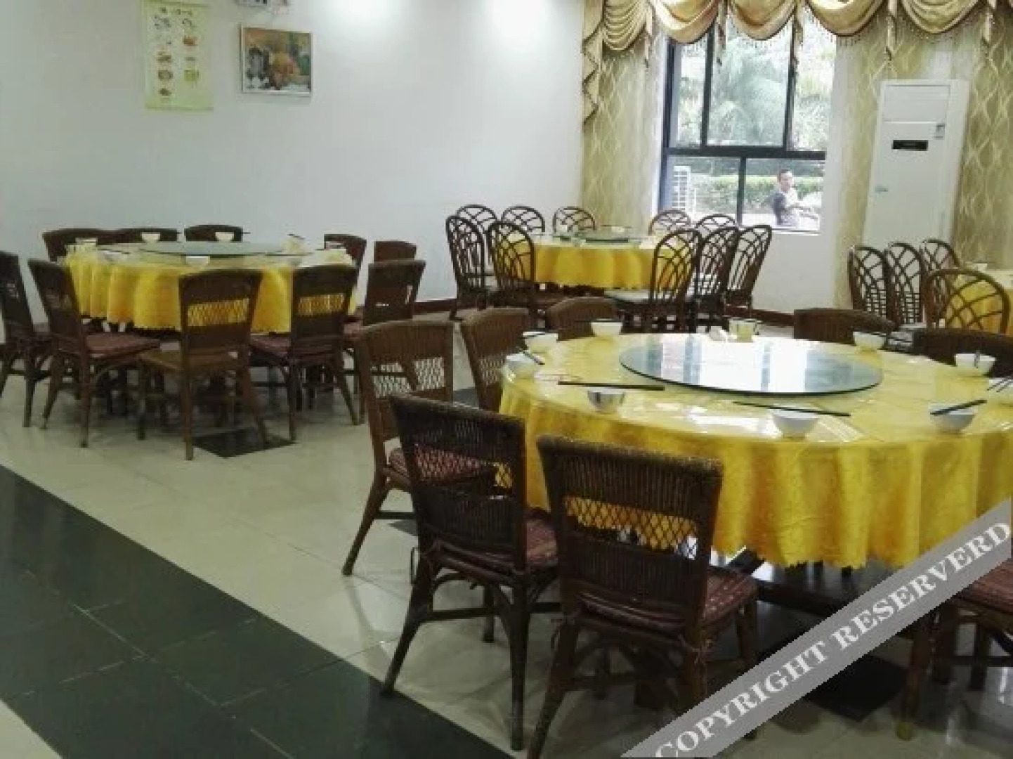 万宁新惠康假日酒店