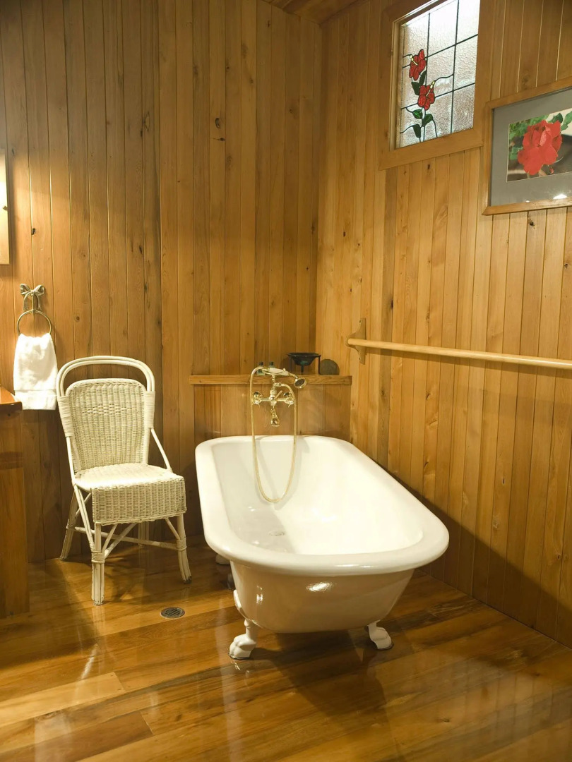 Christian's of Bucks Point