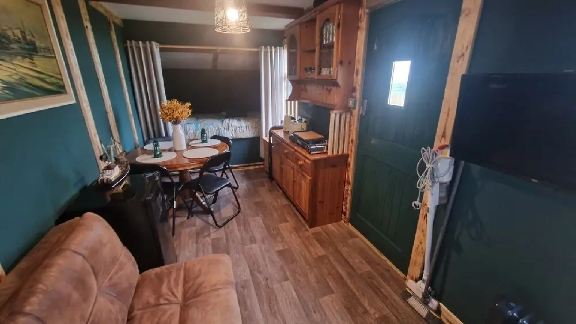 Sea View hut Sleeps 4/6