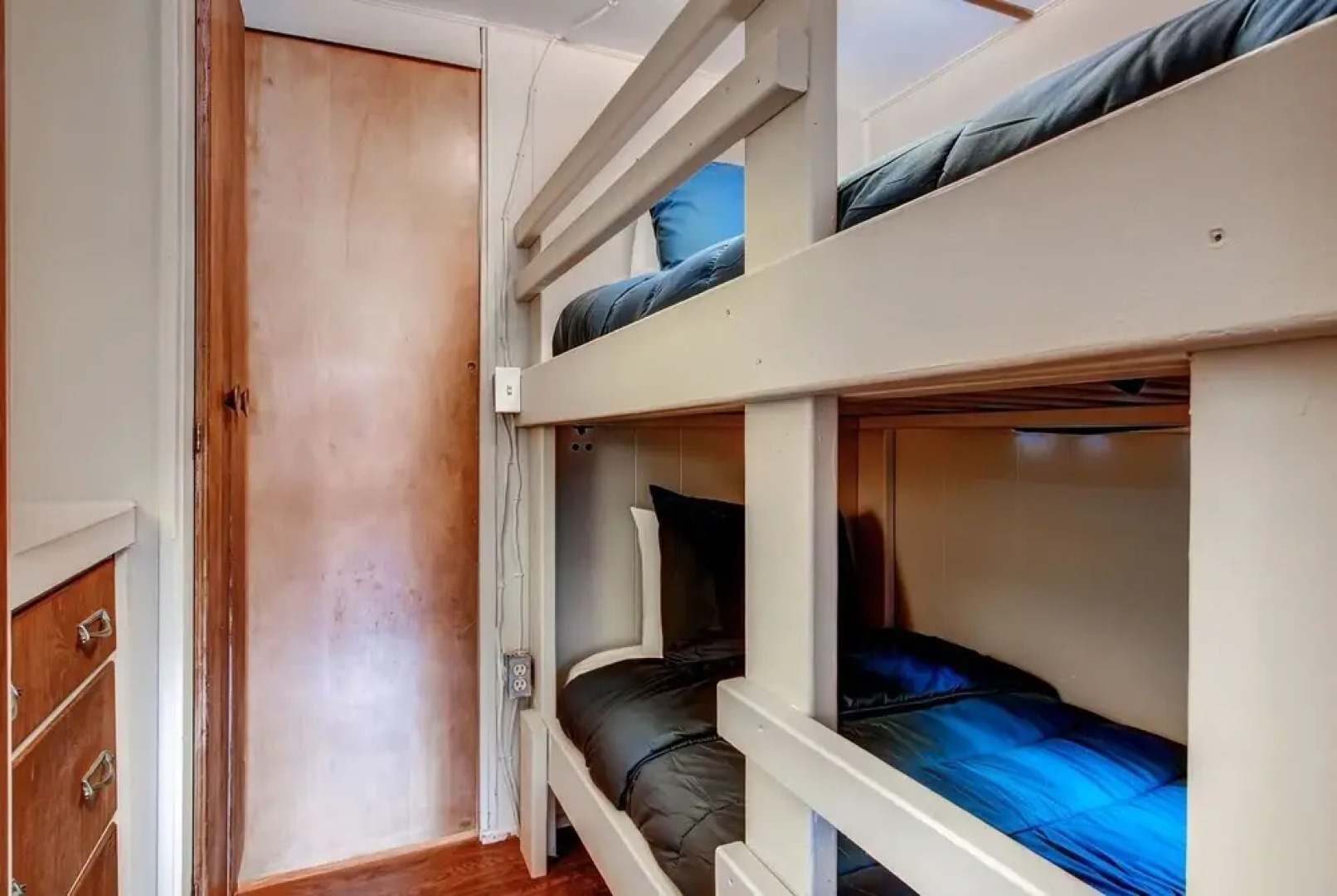 Kamp Koby - Lake Front Camp On Lake Hortonia 2 Bedroom Cabin by RedAwning