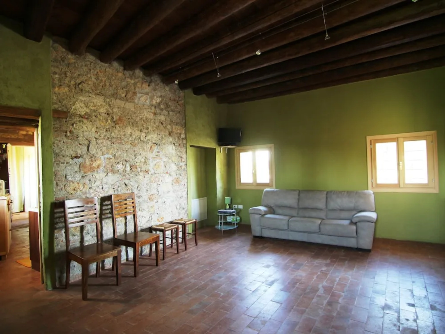 Renovated, Spacious and Cosy Countryside House. Wi-fi, Garden and Swimming Pool