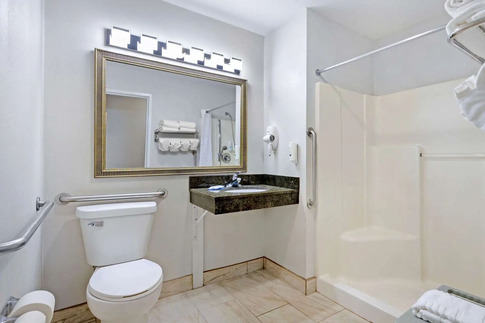 Quality Inn & Suites Fort Madison near Hwy 61