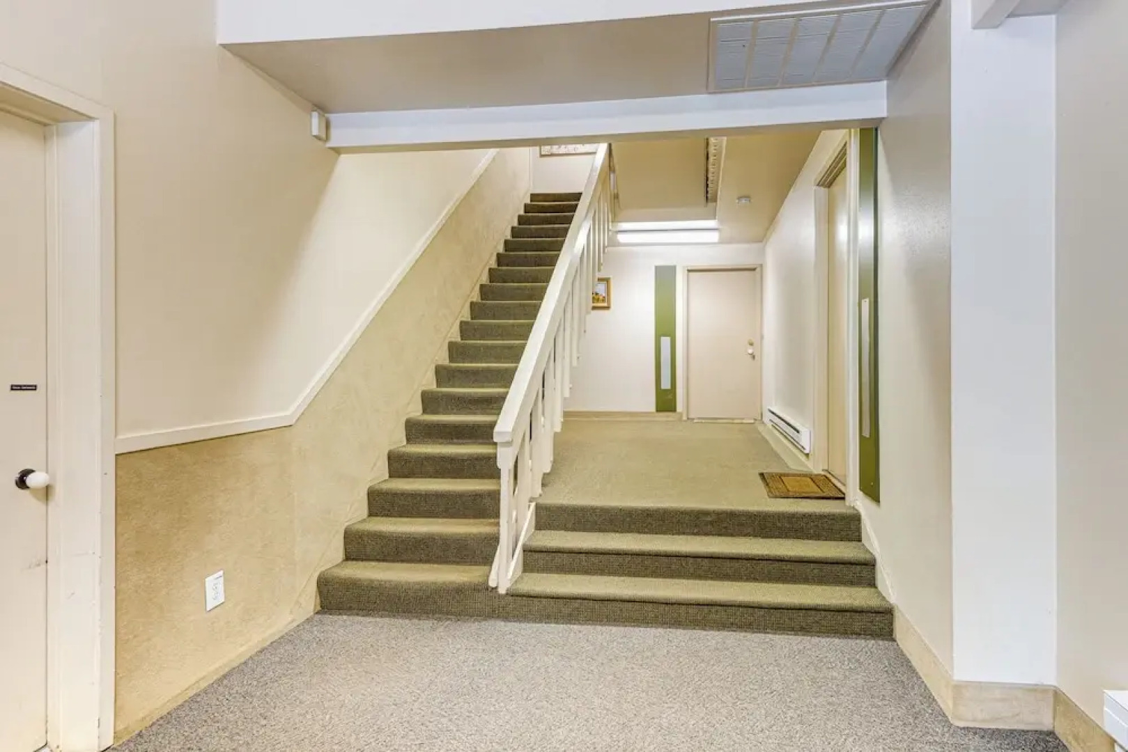 Walk to Sun Valley Village: Condo w/ Deck!